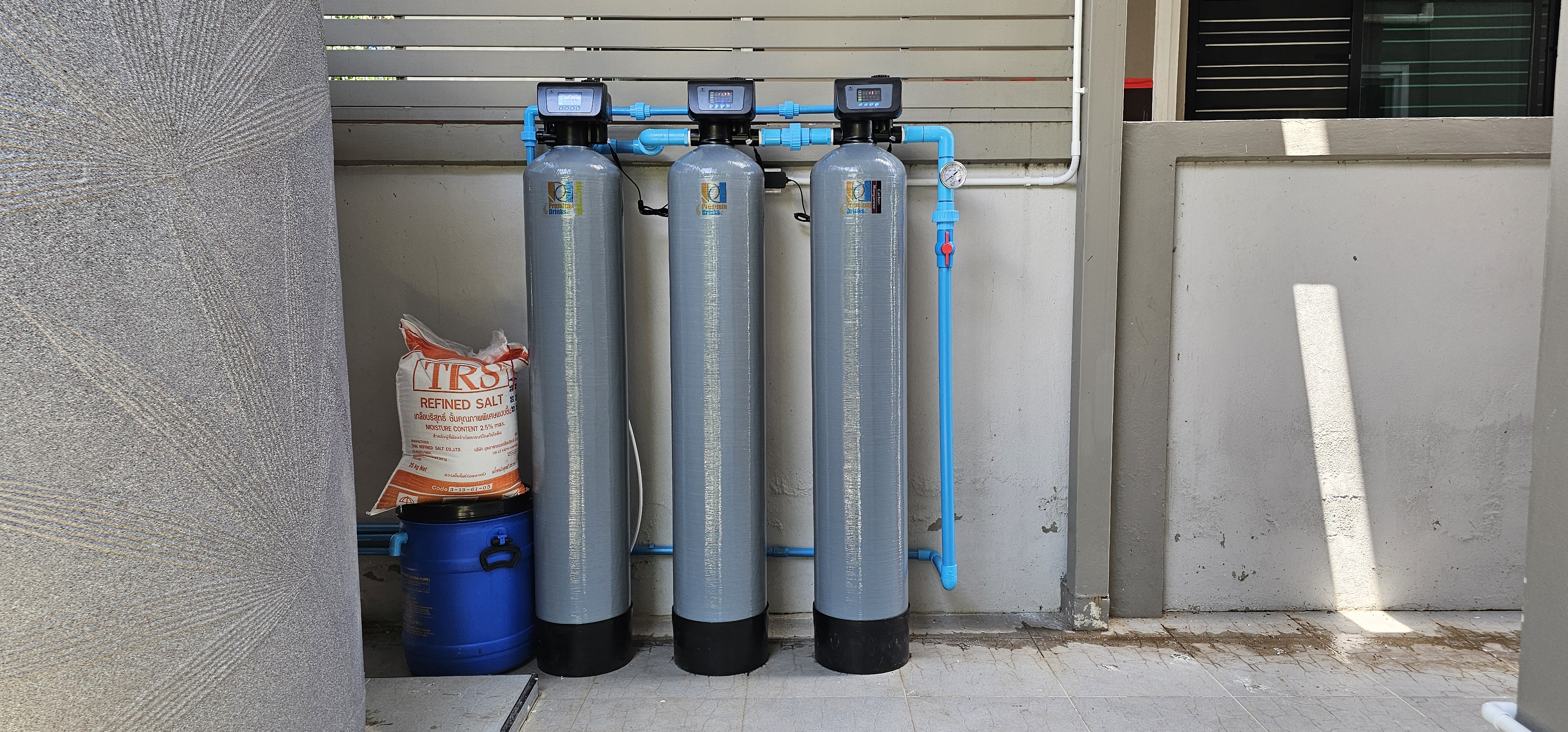 ถังกรองน้ำใช้ FRPขนาด 10x54 จุสาร50 ลิตร 3 ใบ +ชุดถังเกลือ+เกลือ ระบบ AUTO ราคาพร้อมติดตั้ง