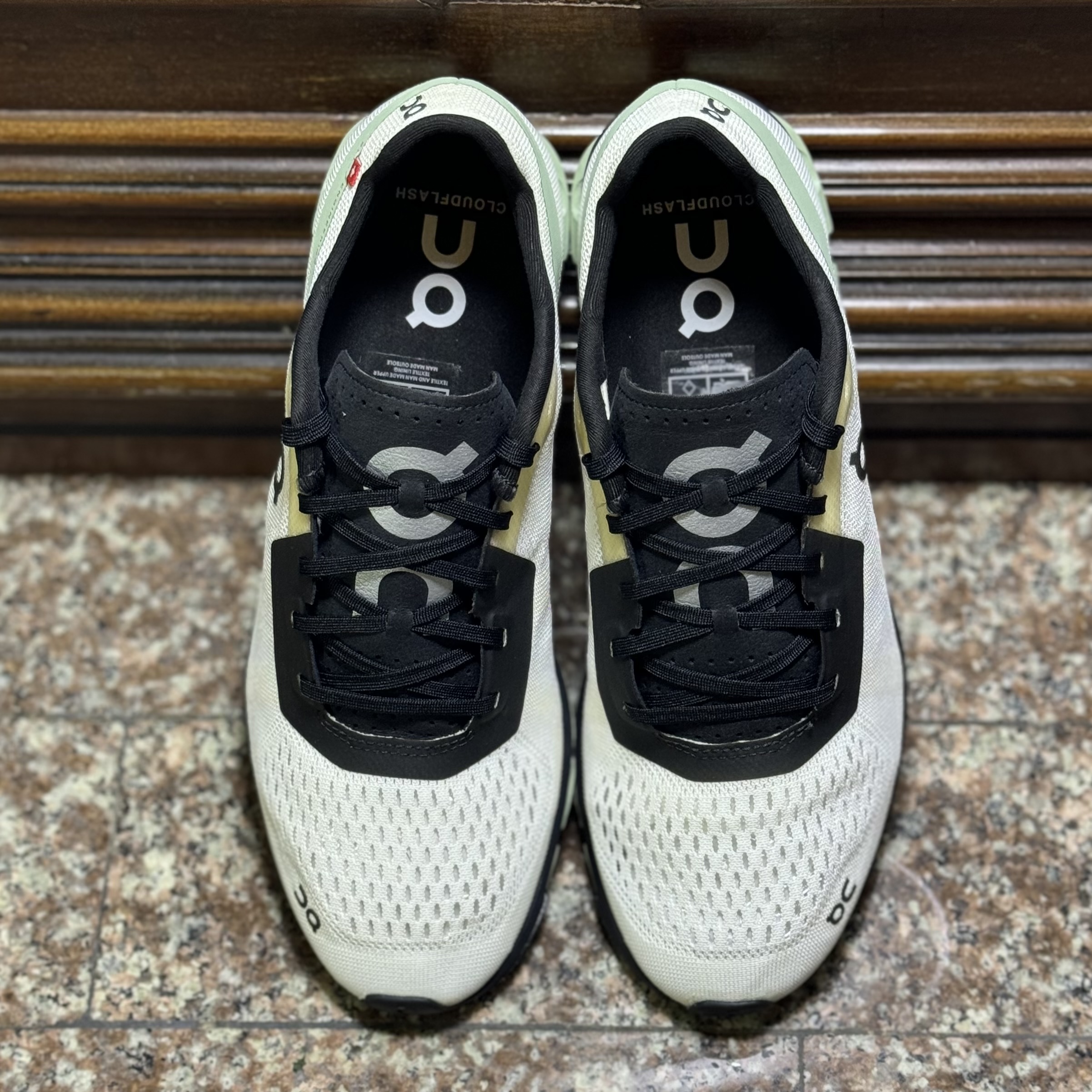 รองเท้าวิ่ง On CloudFlash #มือ2 (W7US) Women