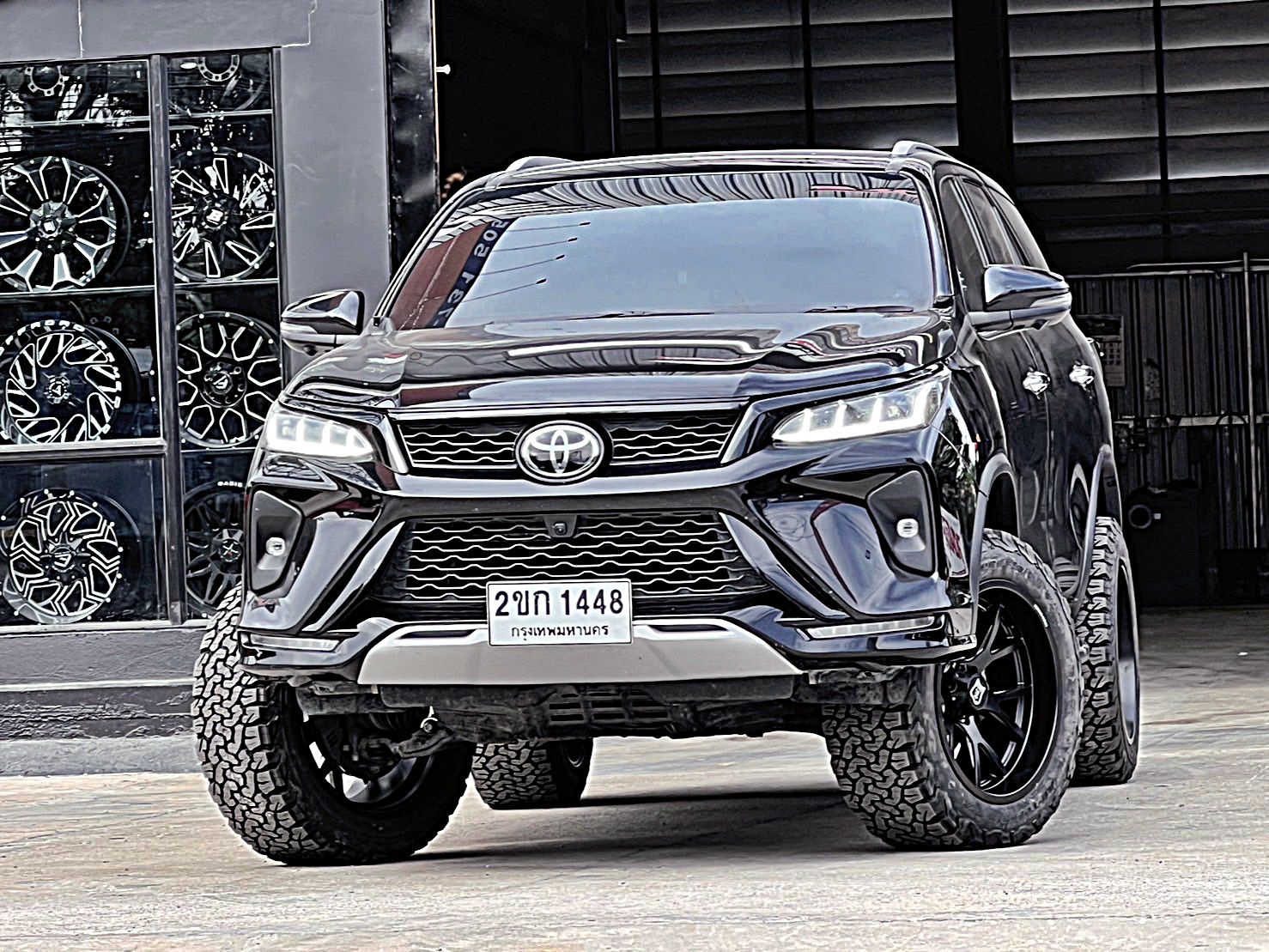 TOYOTA FORTUNER LEGENDER แต่งทรงเมกาที่ STEP9