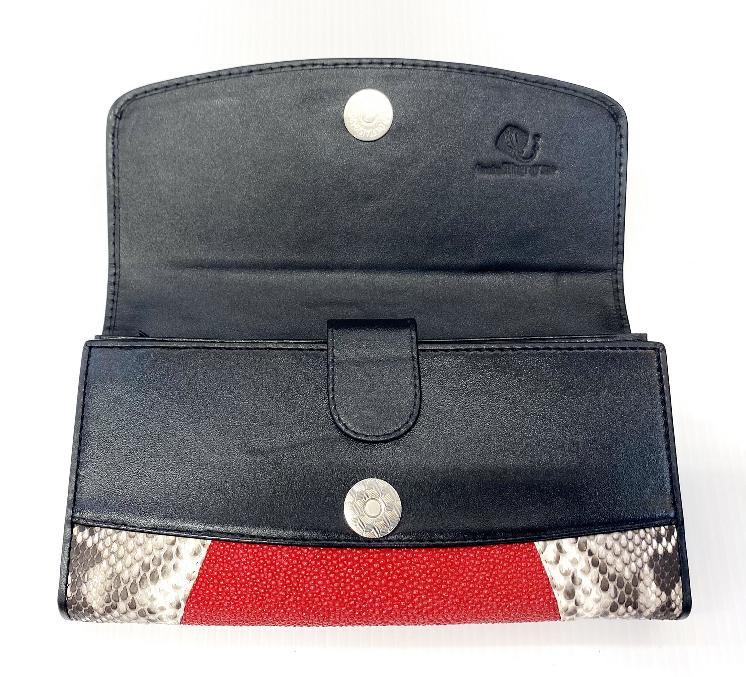 กระเป๋าสตางค์หนังปลากระเบนแท้+หนังงูแท้ 3พับยาว สีแดง