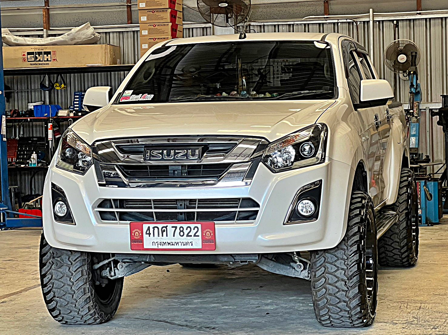D-MAX แต่งทรงเมกาที่ STEP9