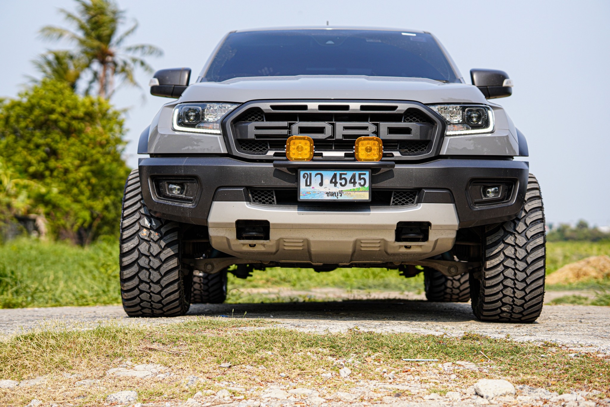 ติดตั้งเสร็จเเล้ว FORD RAPTOR Y2019 ชุดแต่งราคาถูกที่ STEP9