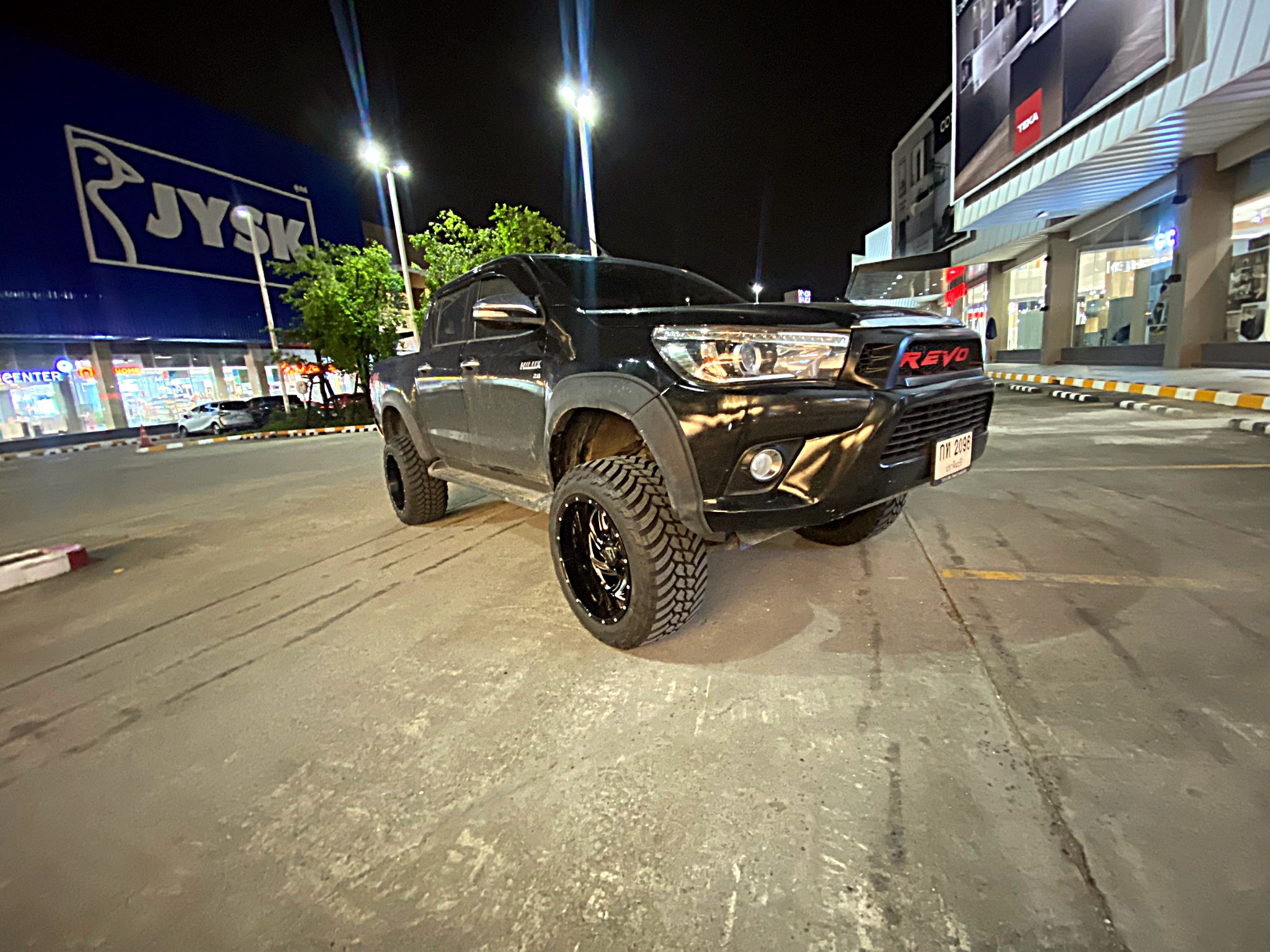 TOYOTA REVO ทรงเมกา