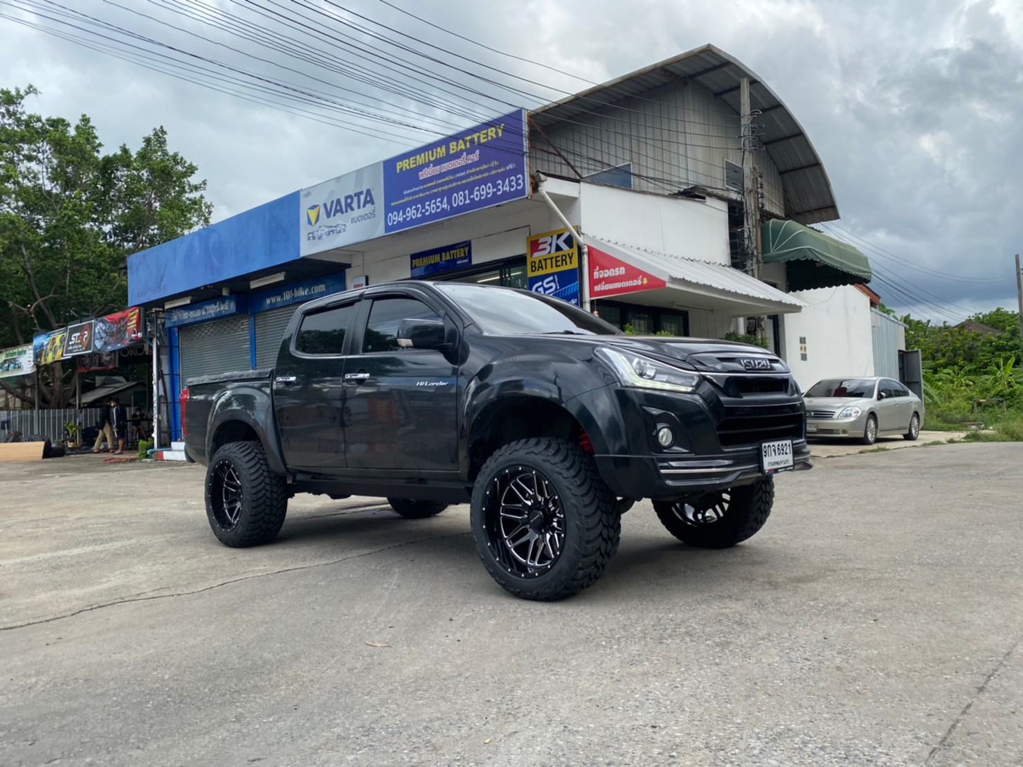 D-MAX จัดทรงเมกา ที่ STEP9 หล่อทุกลำ