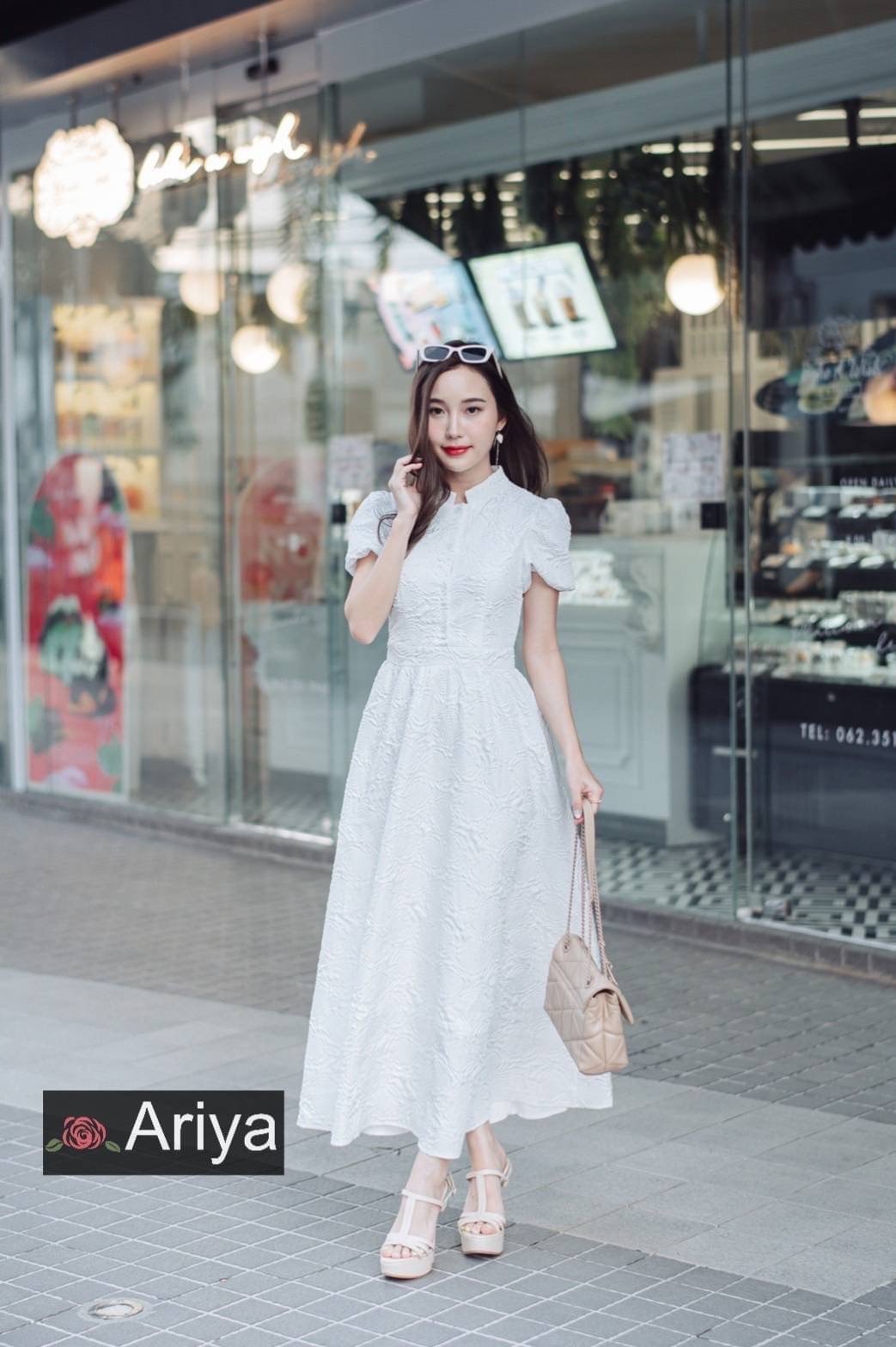 เดรสยาวทรงสวย ผ้าทอนูนลายดอกไม้ สีขาว มากแม่ใส่สบายใส่ทำงาน ความสวยเป๊ะจัดเลย ใส่เที่ยว. #งานหรูดูแพง 👍🏻 เเพทเทิ้ลเราสวยยย
