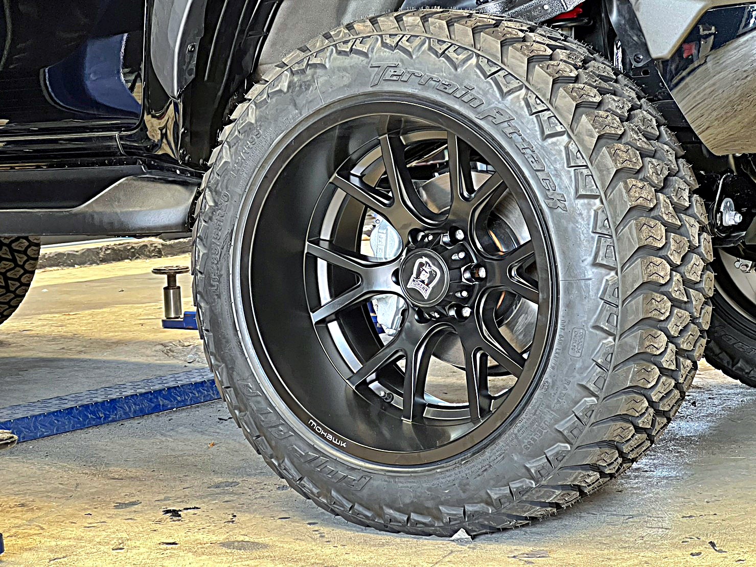 TOYOTA REVO แต่งทรงเมกาที่ STEP9
