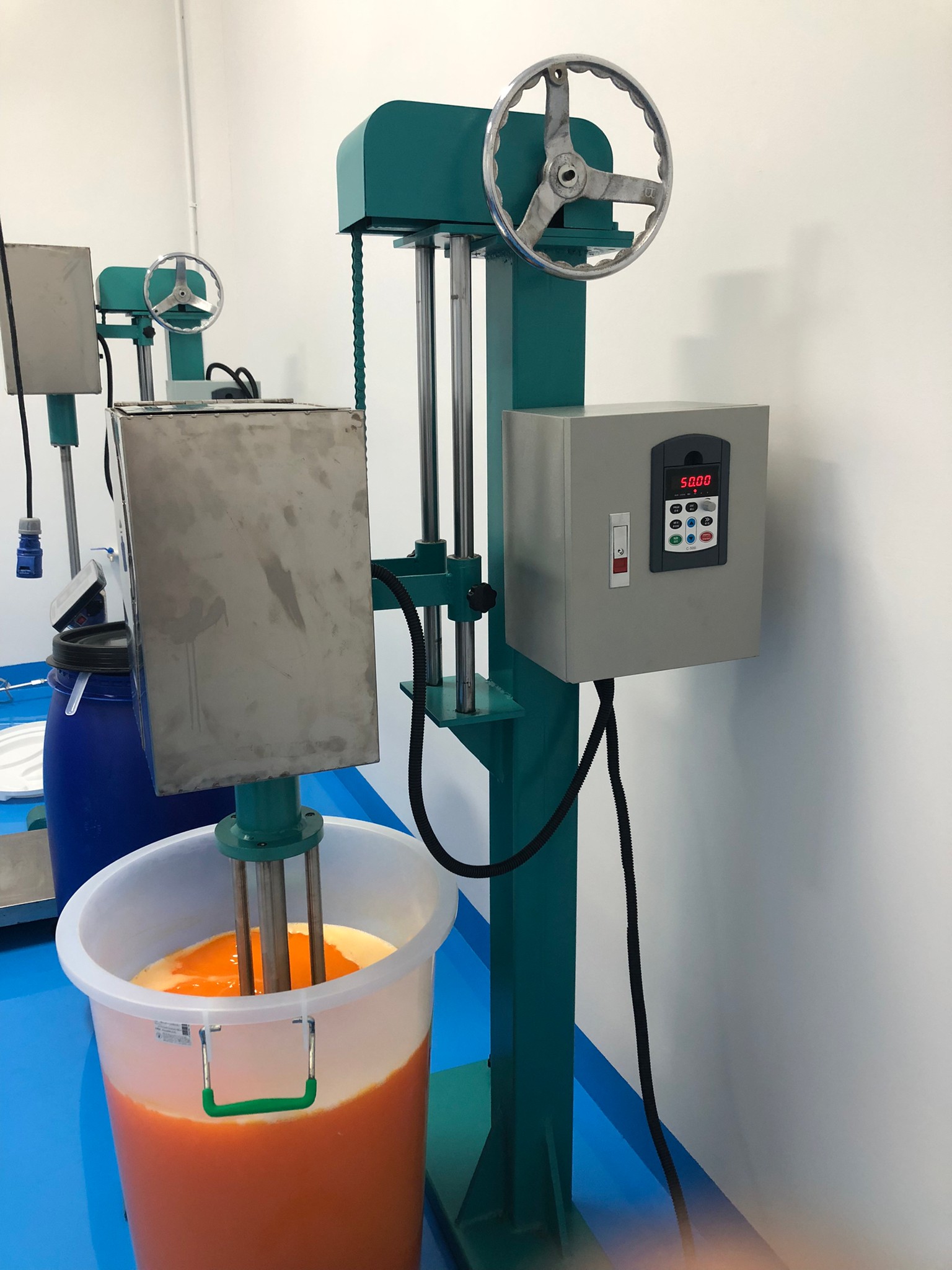 16053 เครื่องปั่นผสมของเหลว เครื่องปั่นครีม เครื่องปั่นโลชั่น (ไม่ได้แถมถังนะคะ)