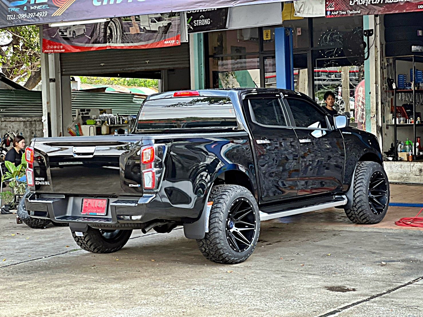 D-MAX 1.9 จัดทรงเมกา อย่างเทพ ที่ STEP9