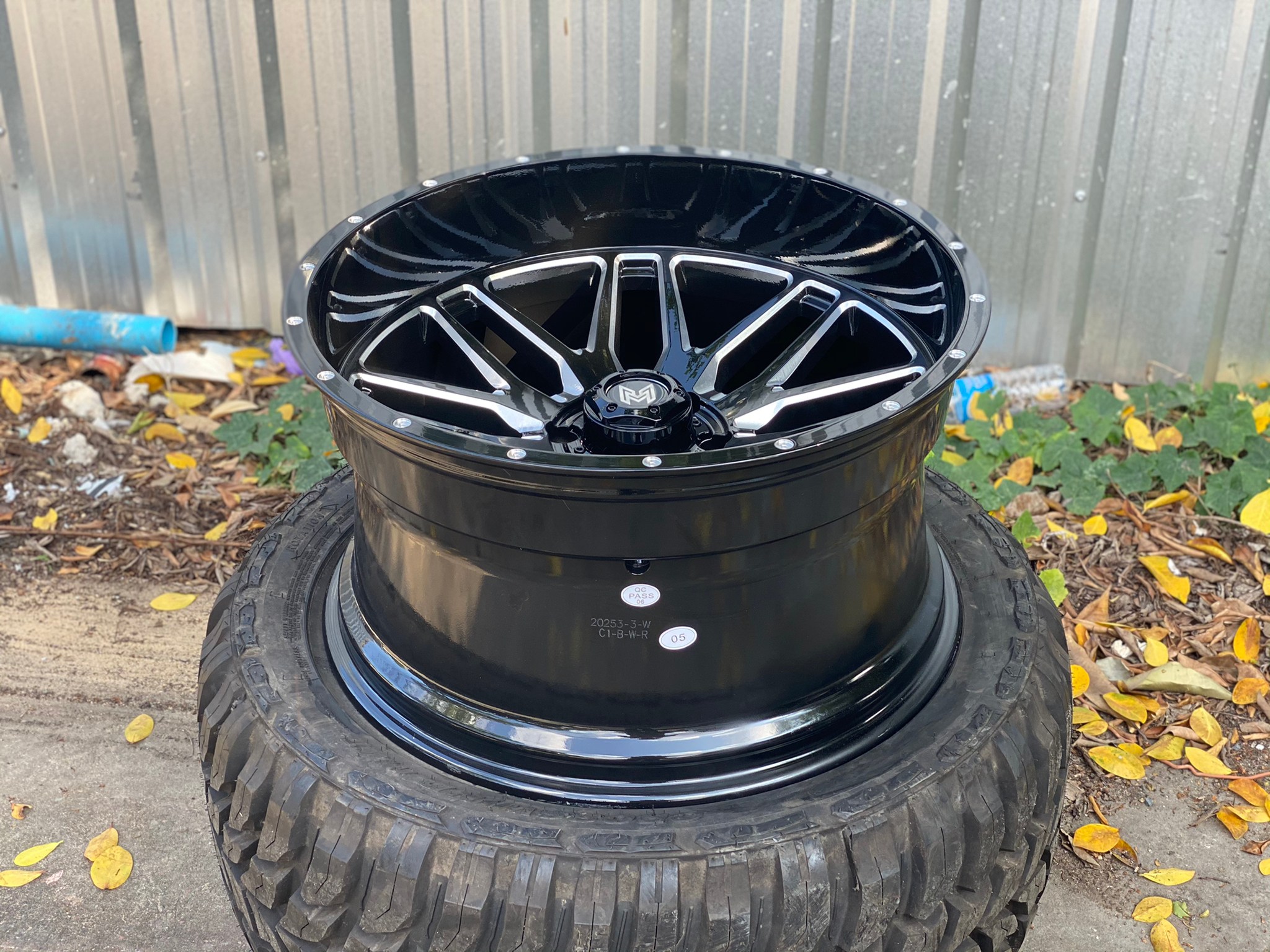 MAGNETIC 22x12 ET-44 CROSSWIND MT 33/12.5R22