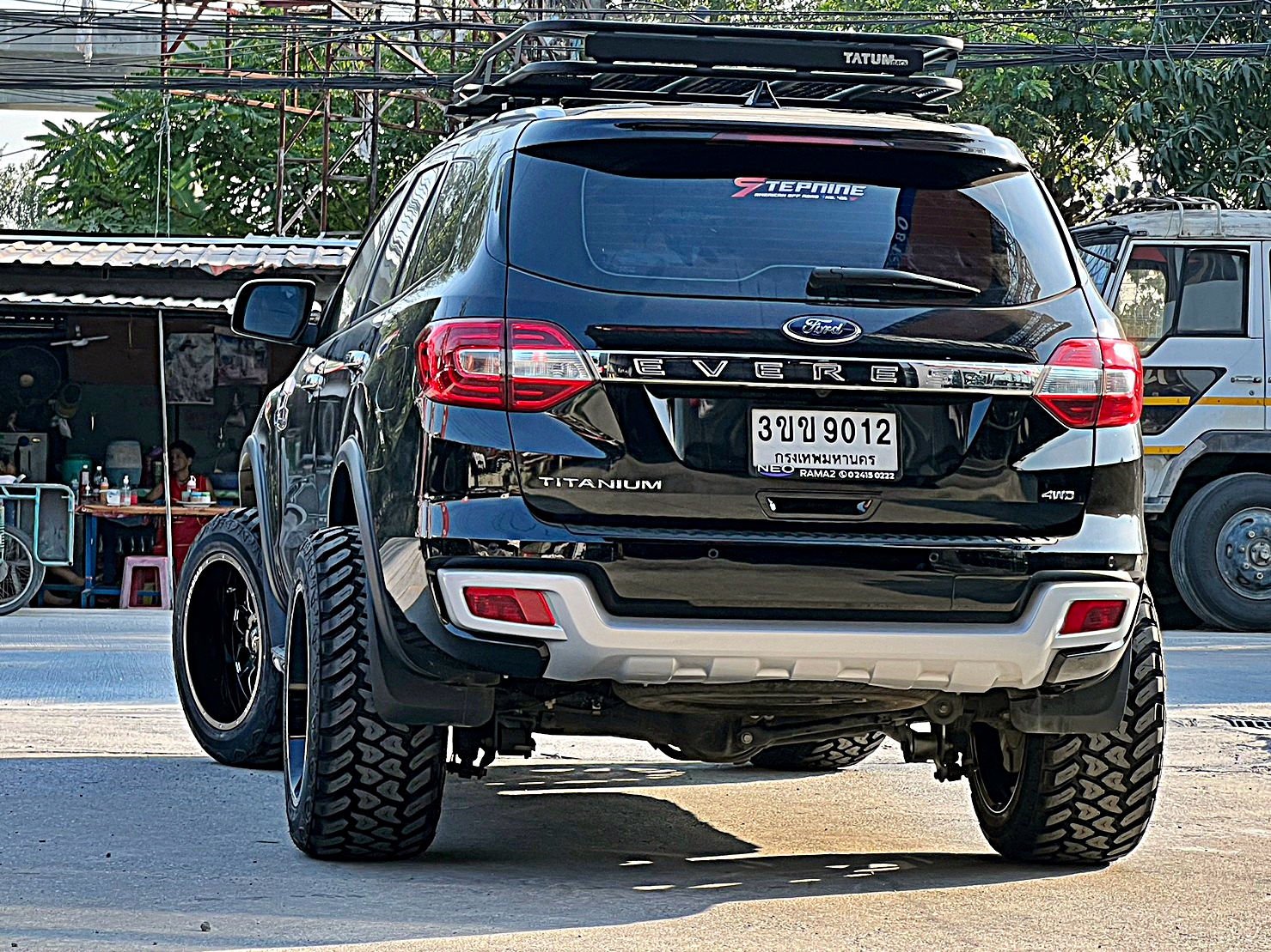 FORD EVEREST แต่งทรงเมกาที่ STEP9