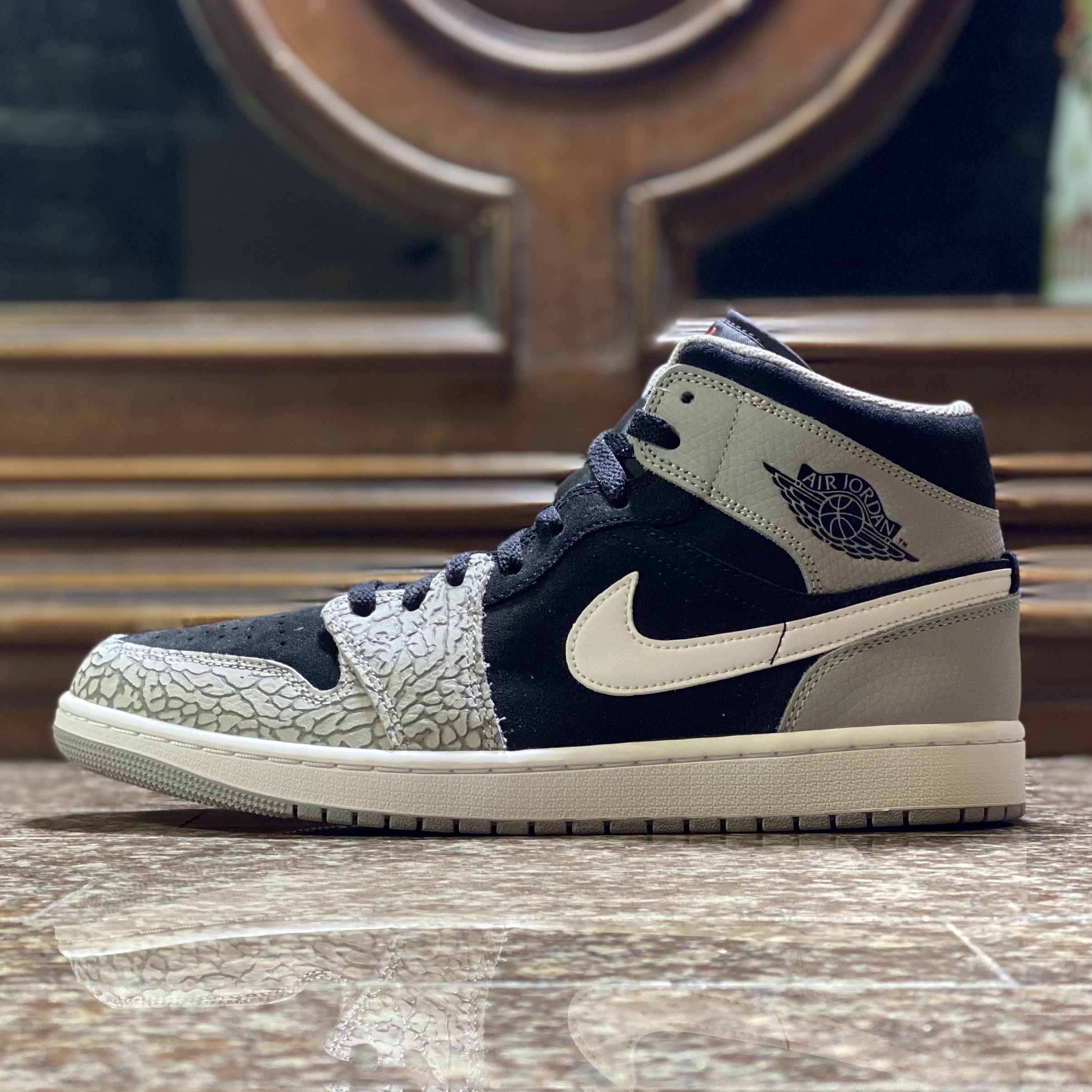 รองเท้า Nike Air Jordan 1 Mid SE ‘Elephant Toe’ (M11US)