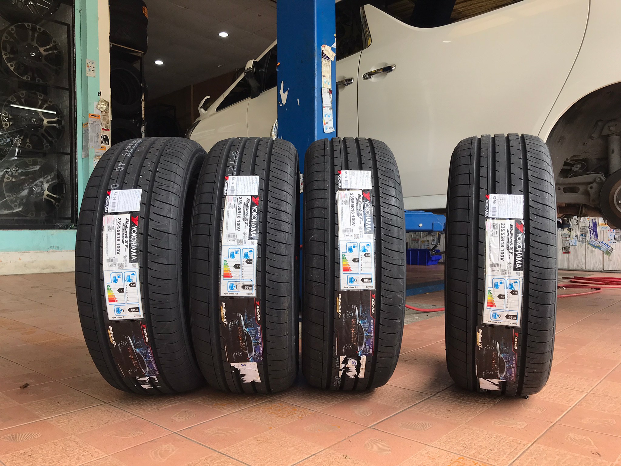 YOKOHAMA AE61 235/55-18 ราคาพิเศษที่ STEP9