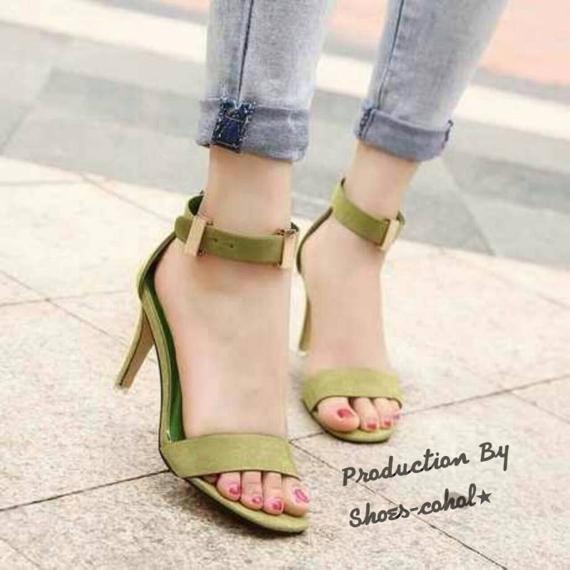 รองเท้าส้นเข็มสูง 3.5 นิ้ว