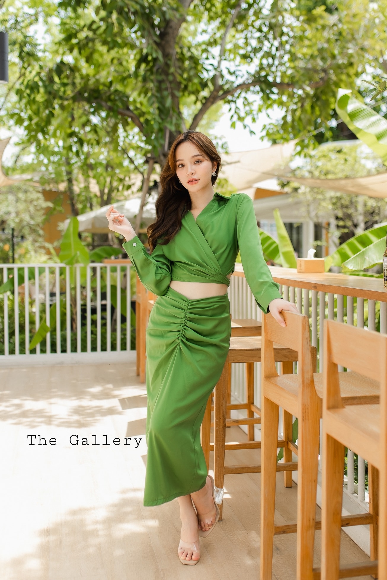 ชุดเซ็ตเสื้อและกระโปรง จะใส่ไปทำงานก็สวยเก๋ จะใส่เดินเล่นชิลล์ๆกับเพื่อนสาวก็คือสวยชิคสุด แนะนำห้ามพลาดเล