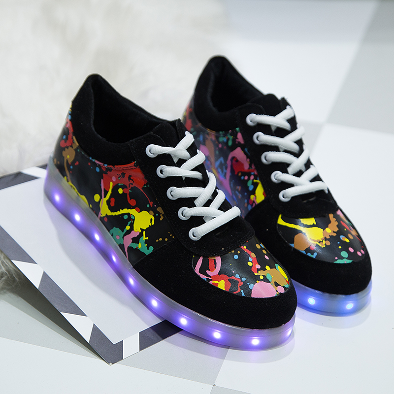 รองเท้าผ้าใบหญิง มีไฟ led เรืองแสงในเวลากลางคืน (Graffiti สีดำ) (Graffiti สีดำ)