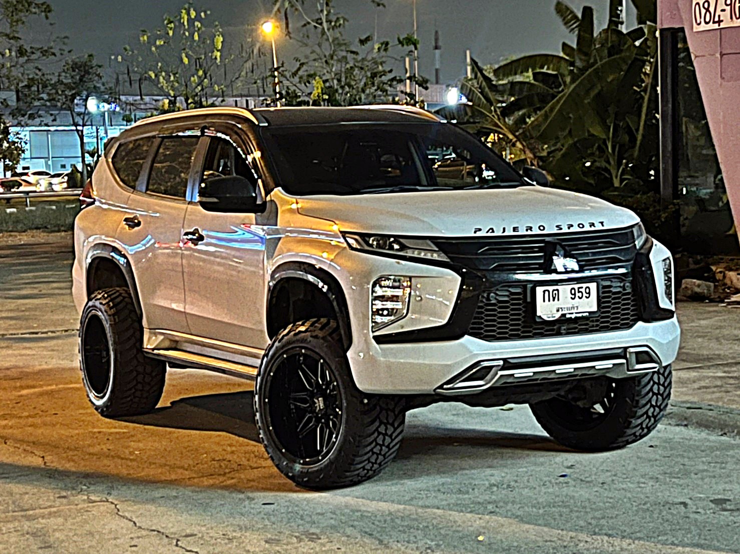 PAJERO SPORT ทรงเมกา ที่ STEP9