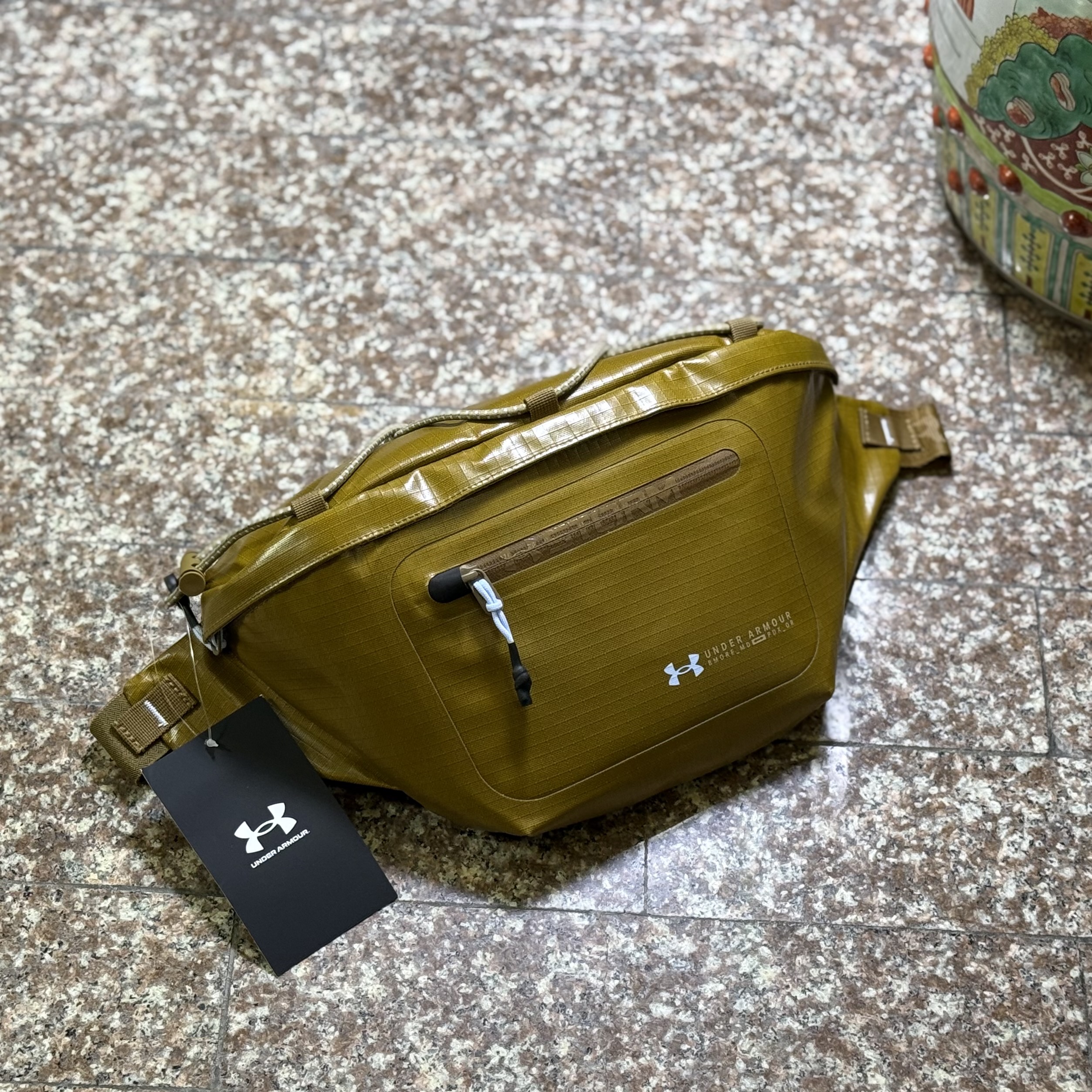 กระเป๋า Under Armour Summit Waist Bag ‘Coyote/Camel’