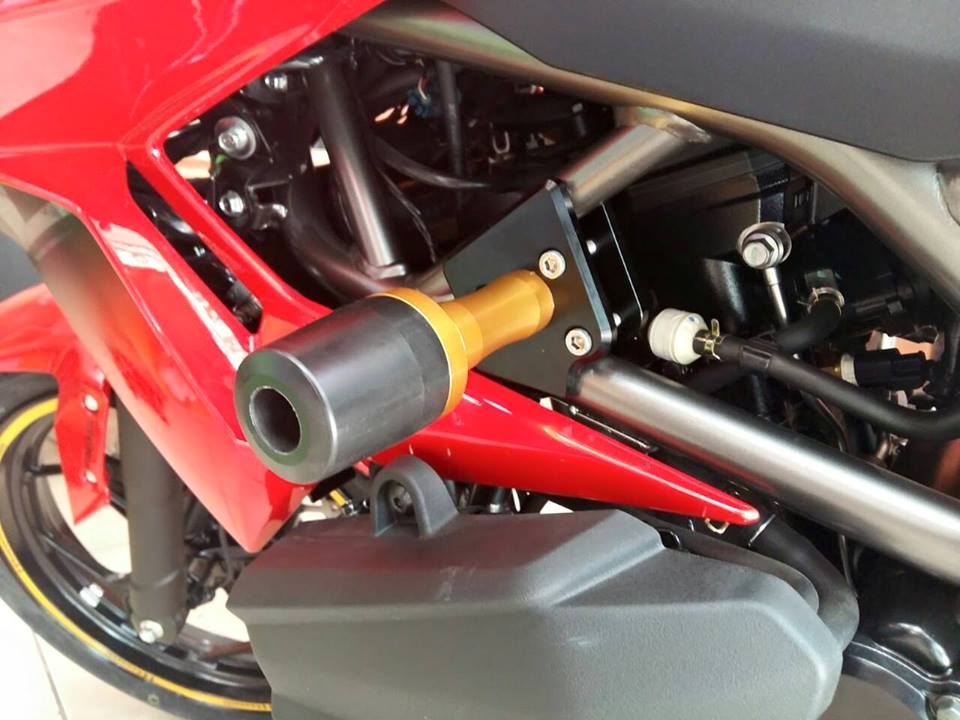 กันล้มข้าง Ninja250SL แบร์นMothracing กันล้มผลิตจากอลูมิเนียมนำเข้า เกรด6061T651 และPOM ติดตั้งง่าย(65) สีดำ