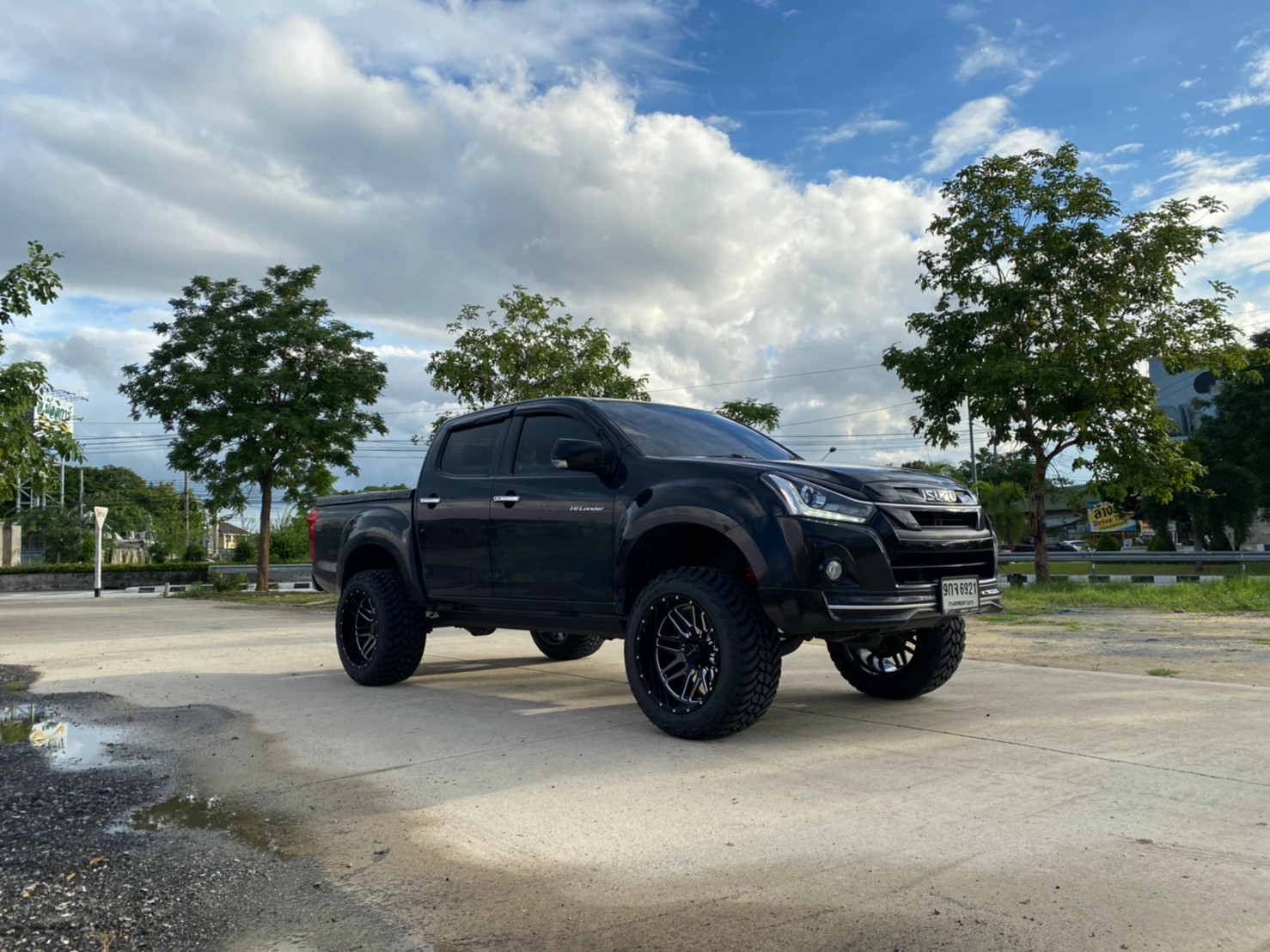 D-MAX จัดทรงเมกา ที่ STEP9 หล่อทุกลำ