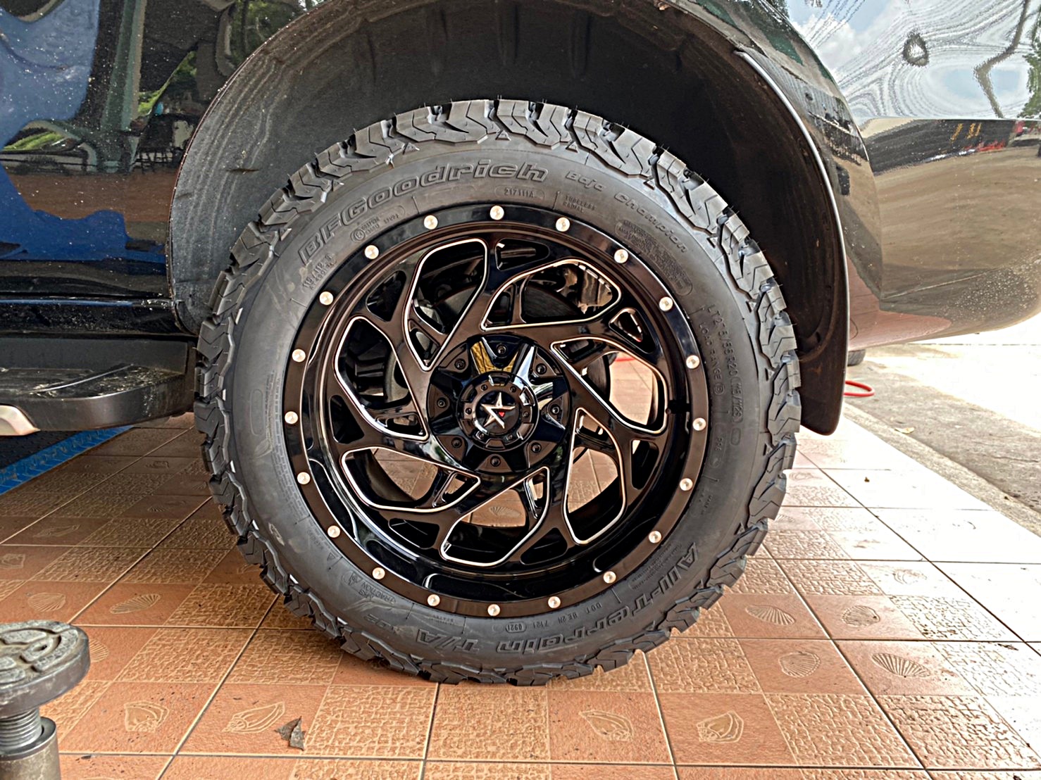 FORD EVEREST ป้ายแดงจัดล้อ20 แบบไม่ยก