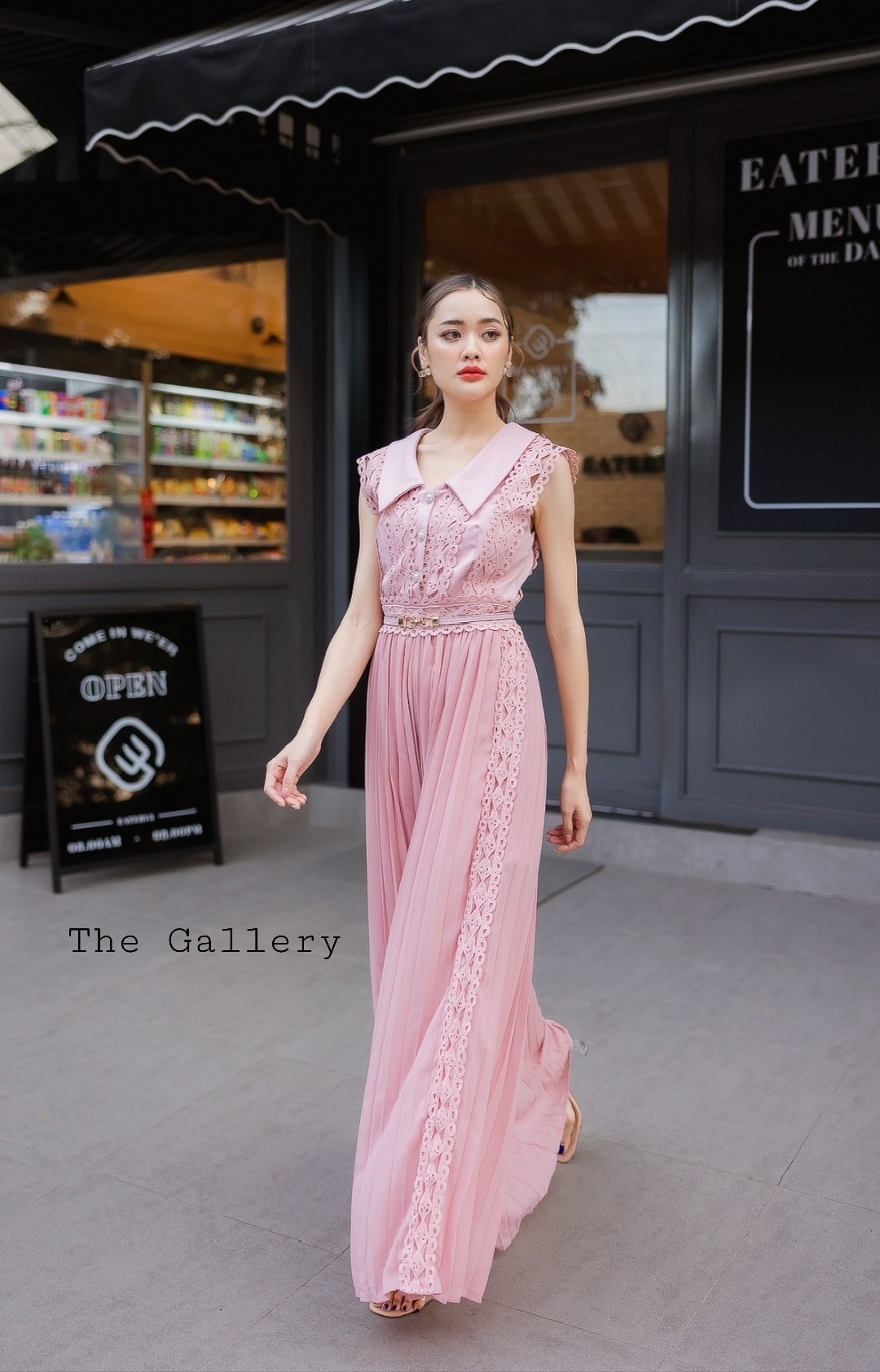 จั้มสูทขายาวตัดต่อลูกไม้หรูหรามากก มาพร้อมเข็ดชมขัดเข้าชุด สวยครบจบในชุดเดียว ราคาสุดคุ้มมากเวอรรรร์ จะทำงาน/ใส่ไปออกงาน