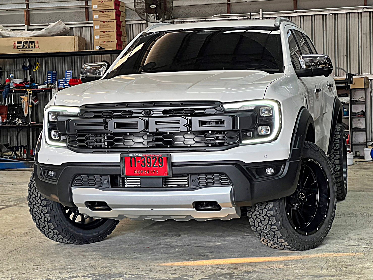 FORD EVEREST NEXTGEN แต่งวทรงเมกาที่ STEP9