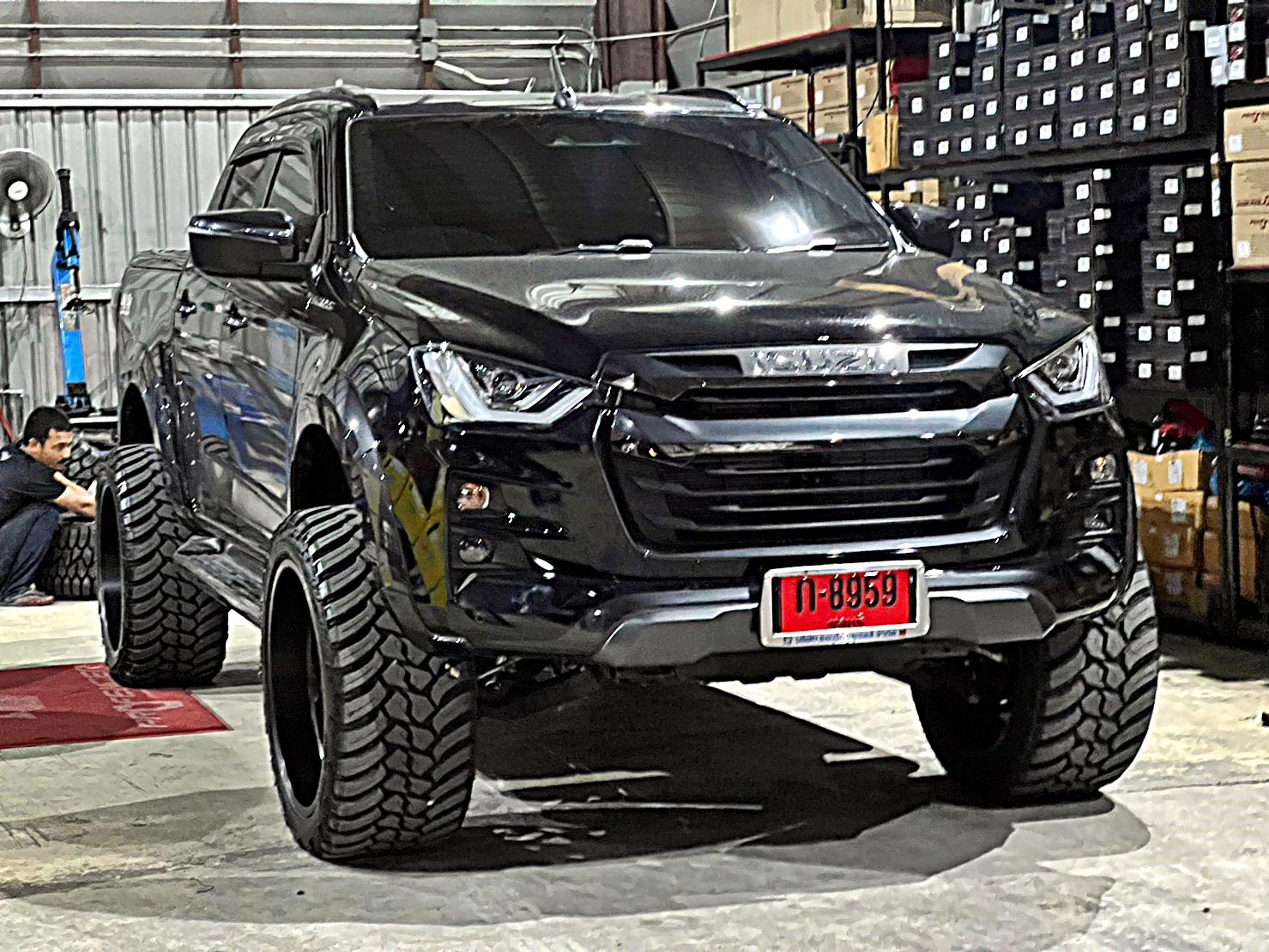 D-MAX ทรงเมกา จัดล้อแท้ HOSTILE ที่ STEP9