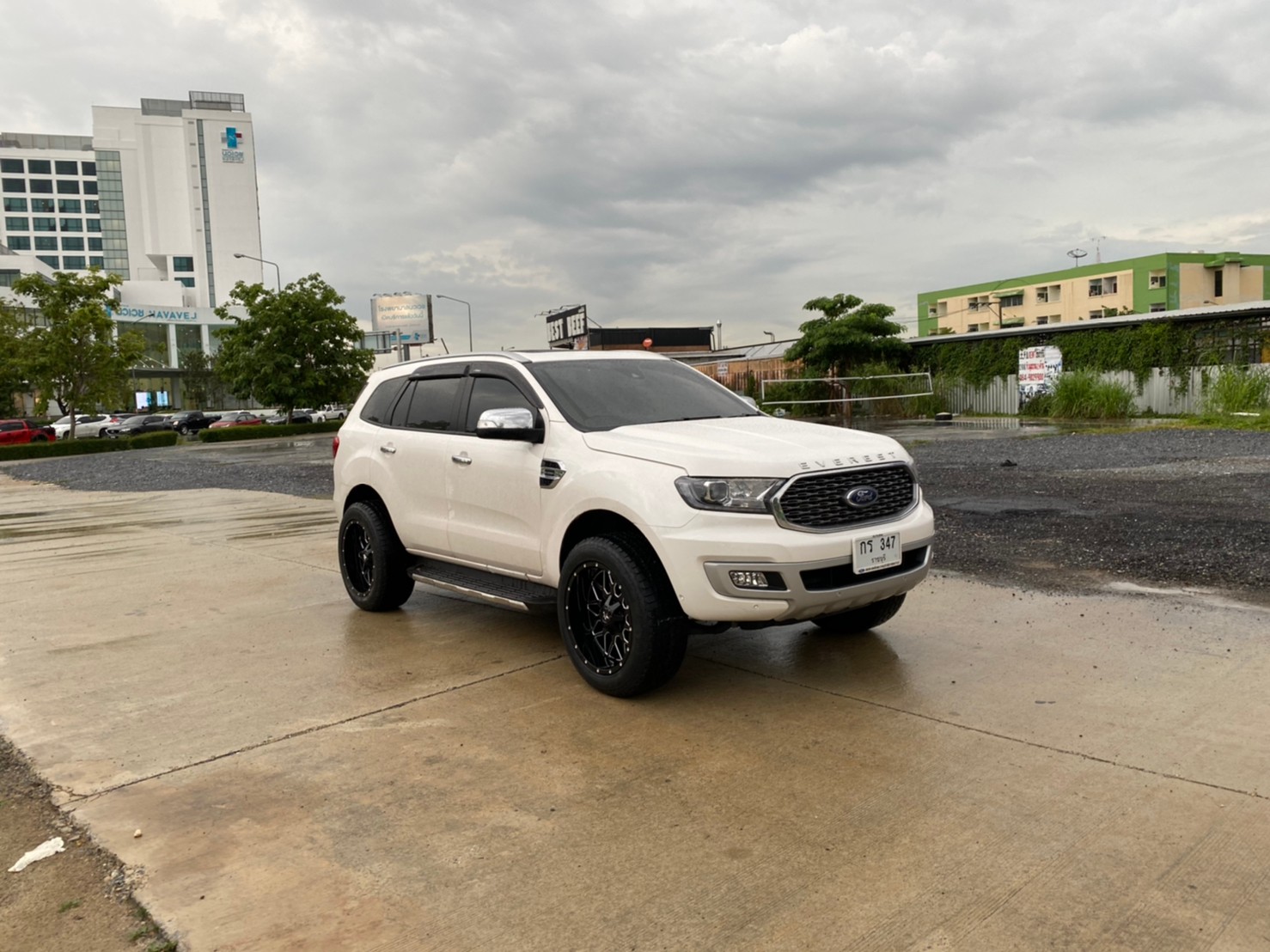 FORD EVEREST แบบไม่ยก