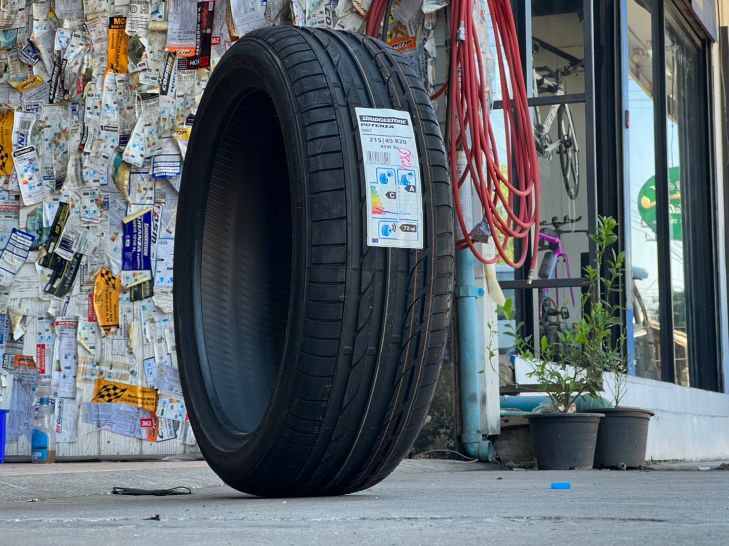 BRIDGESTONE S001 215/45-20 สำหรับ BMW I8