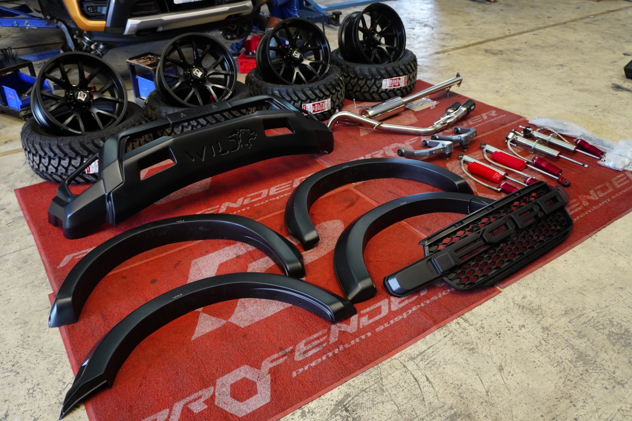 FORD RANGER NEXTGEN จองคิวมาจาก ชุมพร แต่งทรงเมกาที่ STEP9