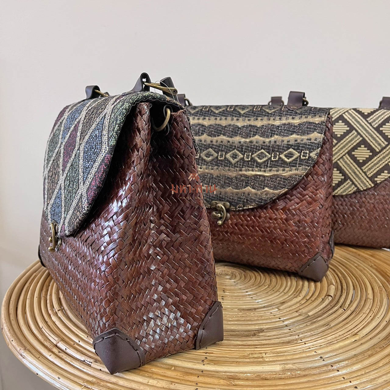 กระเป๋ากระจูด กระเป๋าถือ กระเป๋าผ้าไทย กระเป๋าฝาพับ 👜