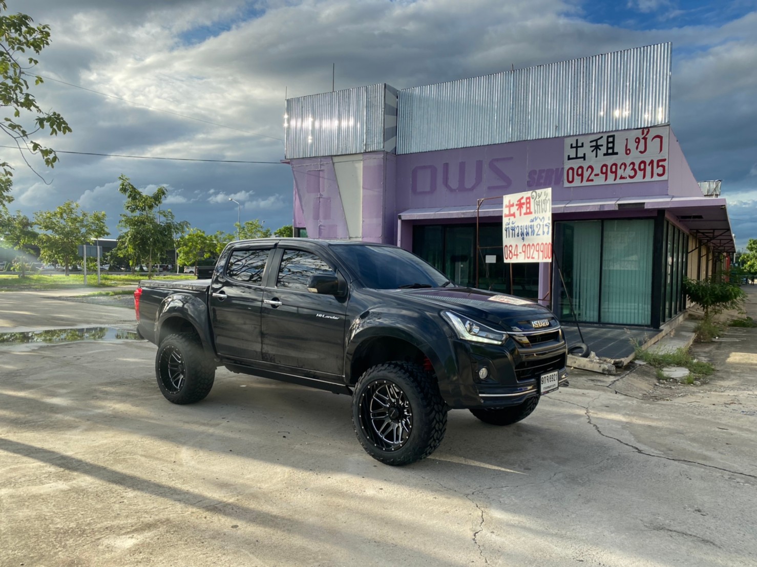 D-MAX จัดทรงเมกา ที่ STEP9 หล่อทุกลำ