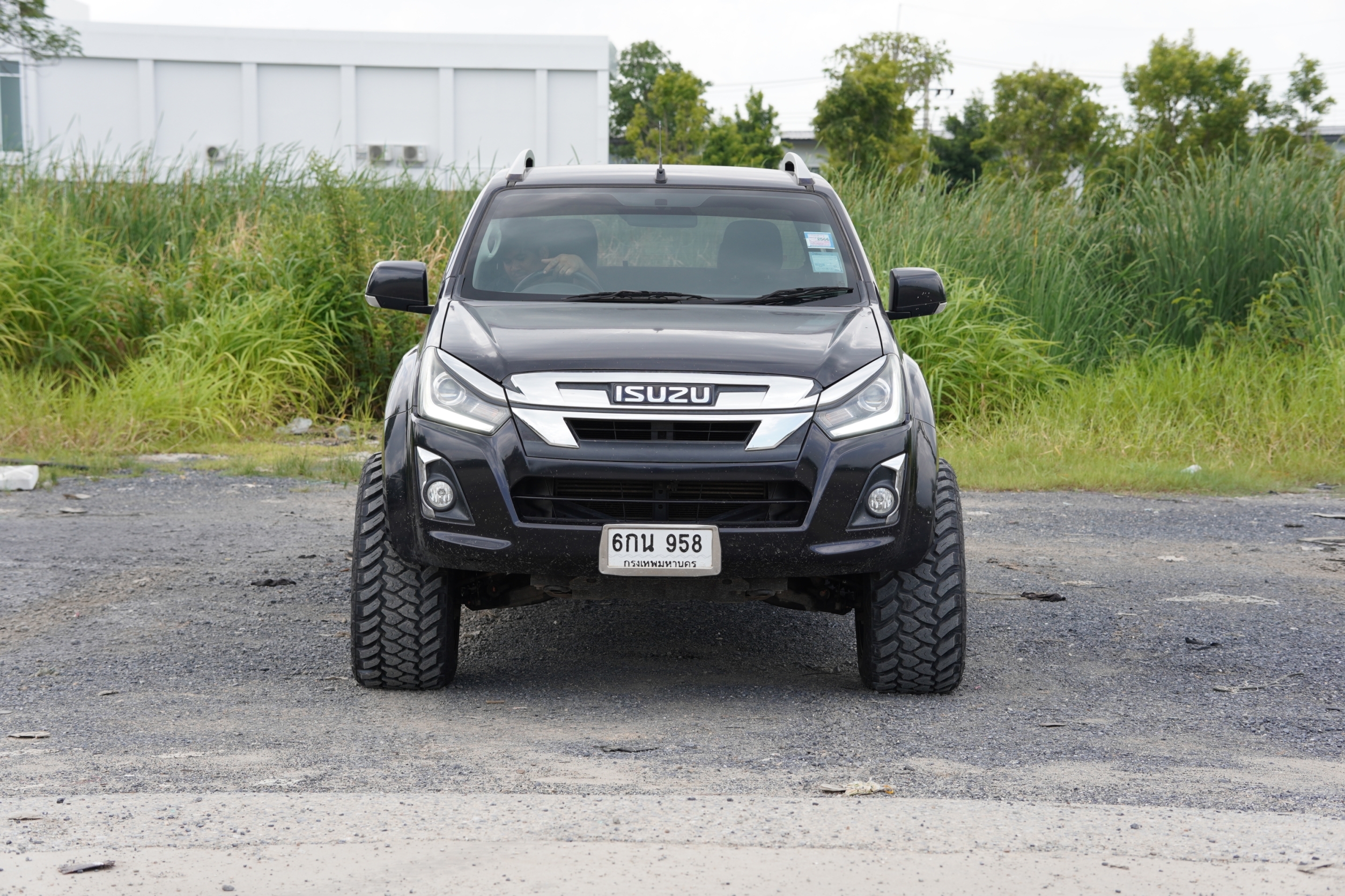 D-MAX ทรงเมกา งบประหยัด จัดโช๊คเดิมก้ได้