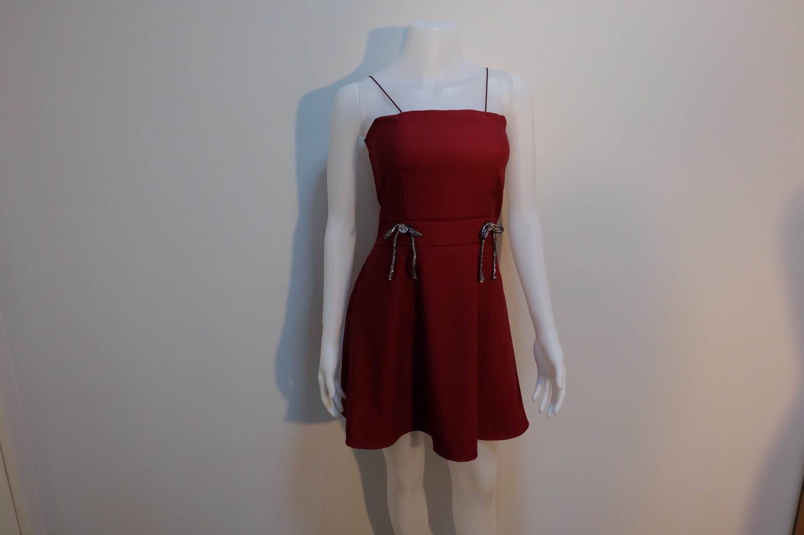 เดรสสายเดี่ยว ซิปหลัง