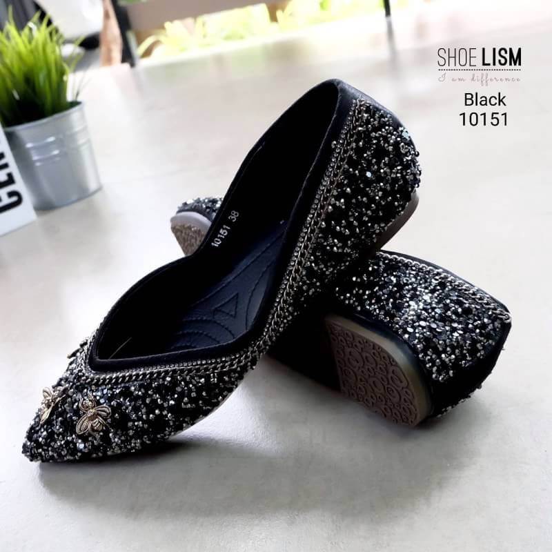 รองเท้าคัชชูเพชร