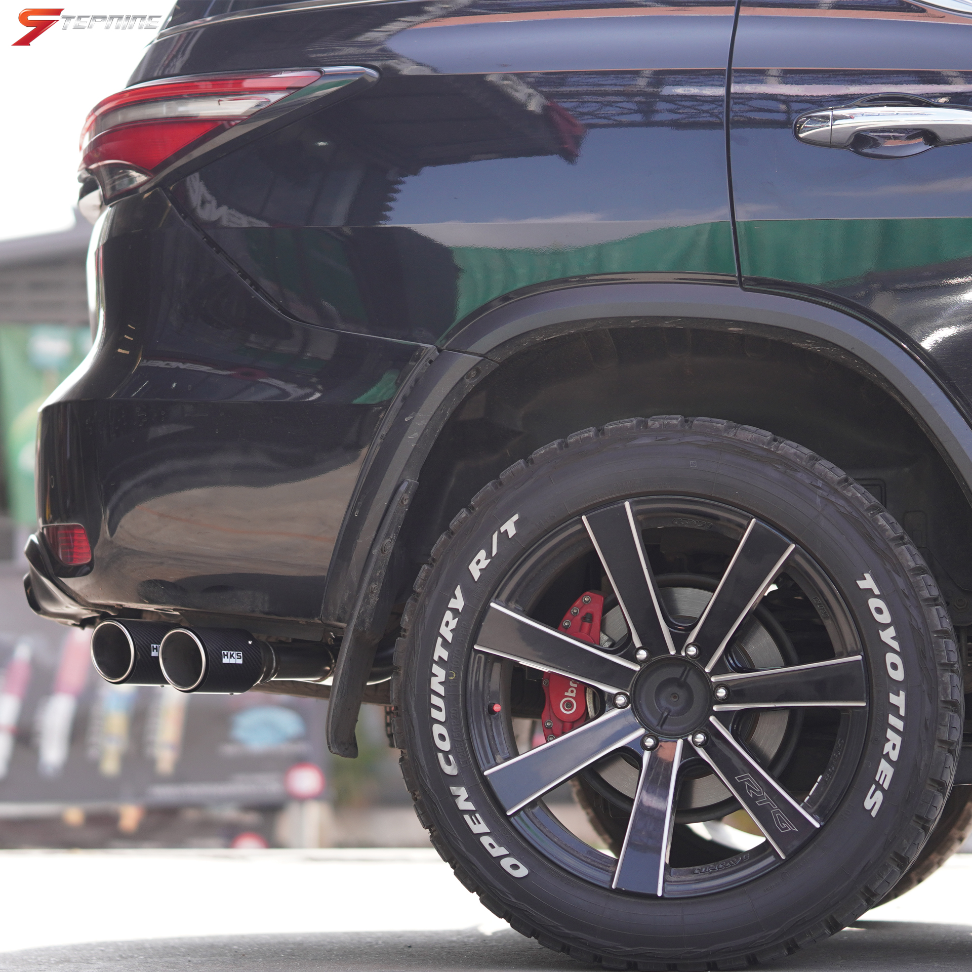 TOYOTA FORTUNER ติดตั้งท่อคู่ออกข้าง HKS ปลายคาร์บอน