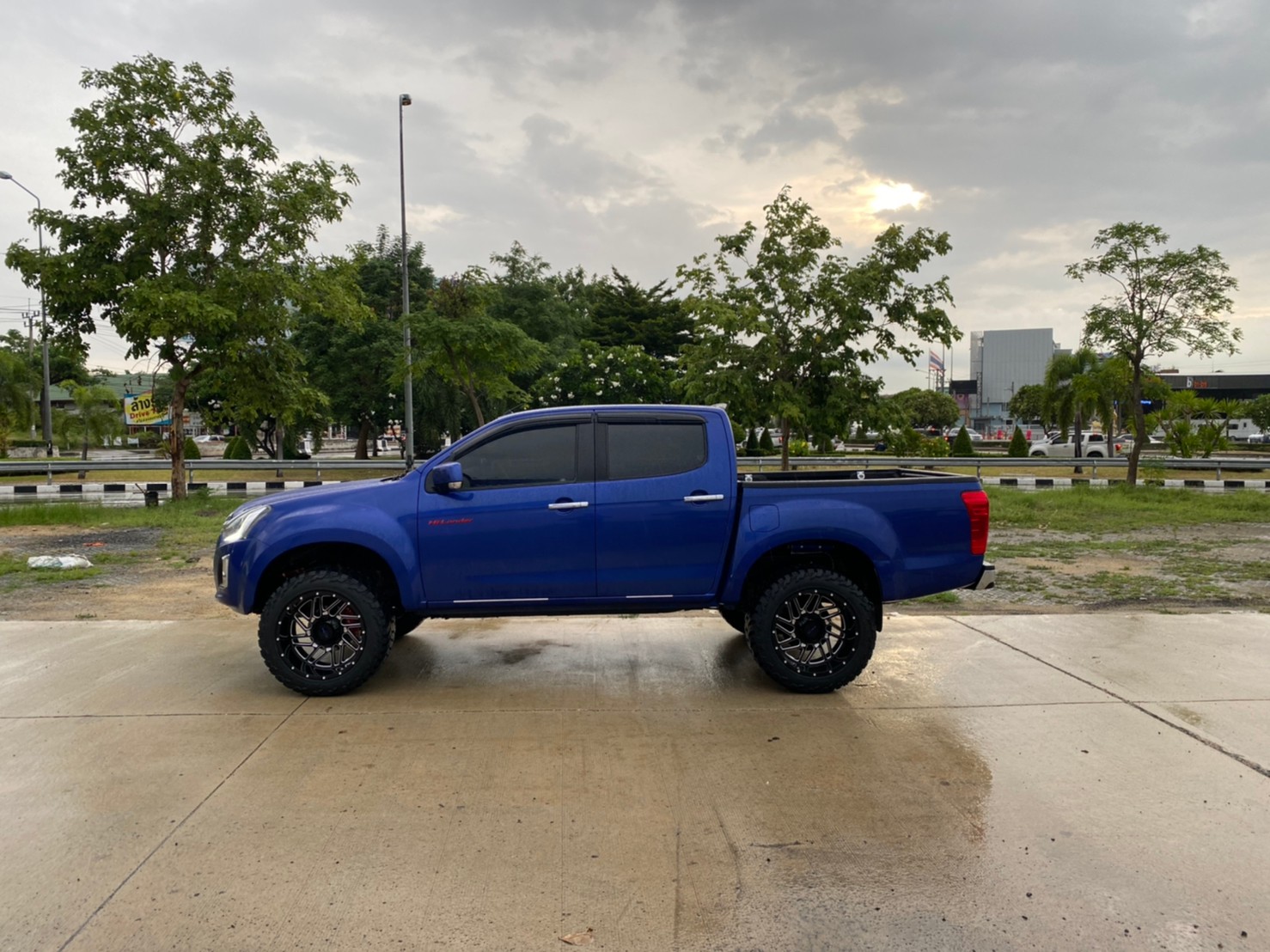 D-MAX มาจากสุพรรณบุรี จัดทรงเมกาที่ STEP9