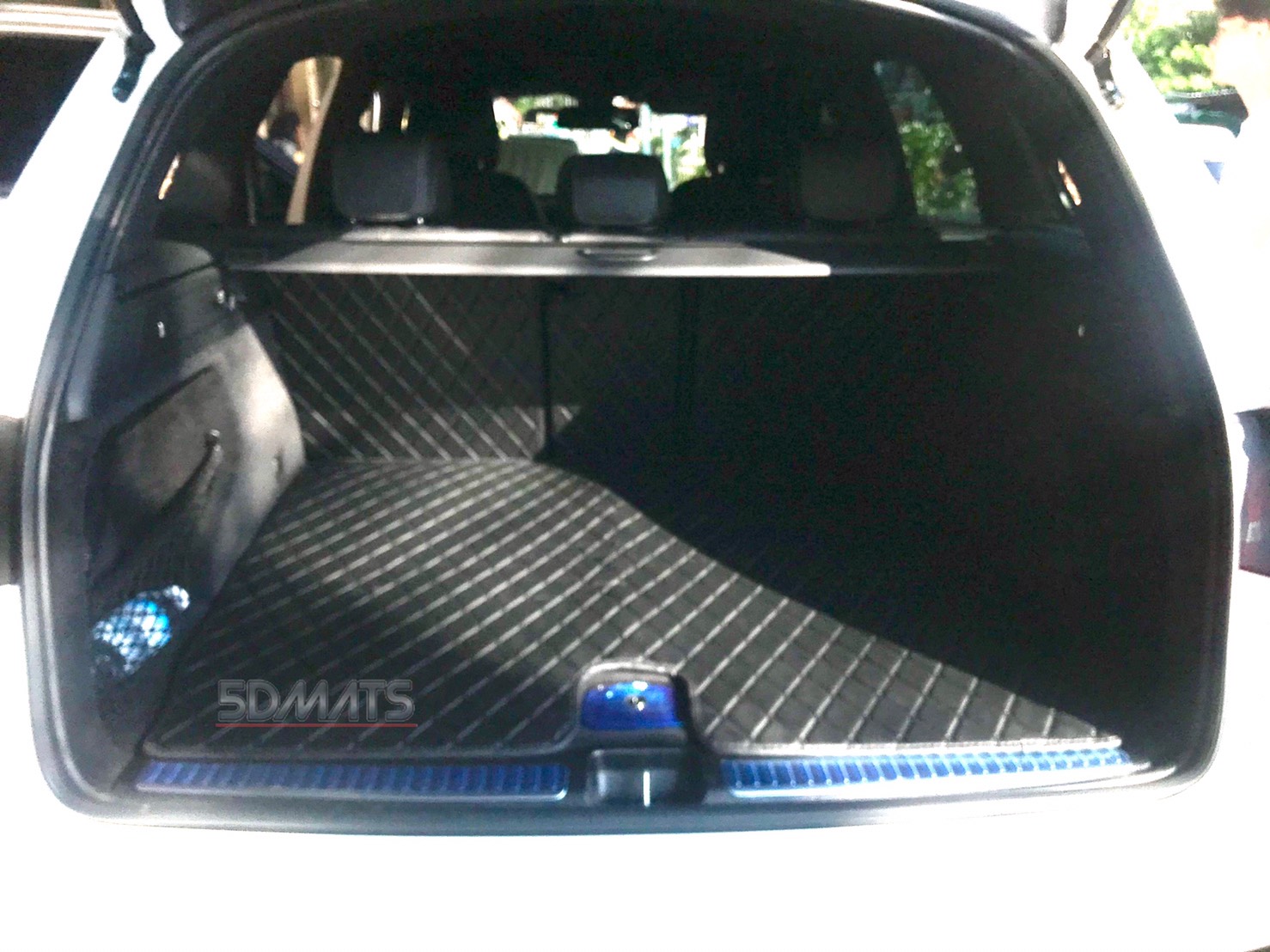 พรมปูพื้นรถยนต์5D BENZ GLC220d หนา13มิล ลาย RICH สีดำ เต็มคัน 7ชิ้น