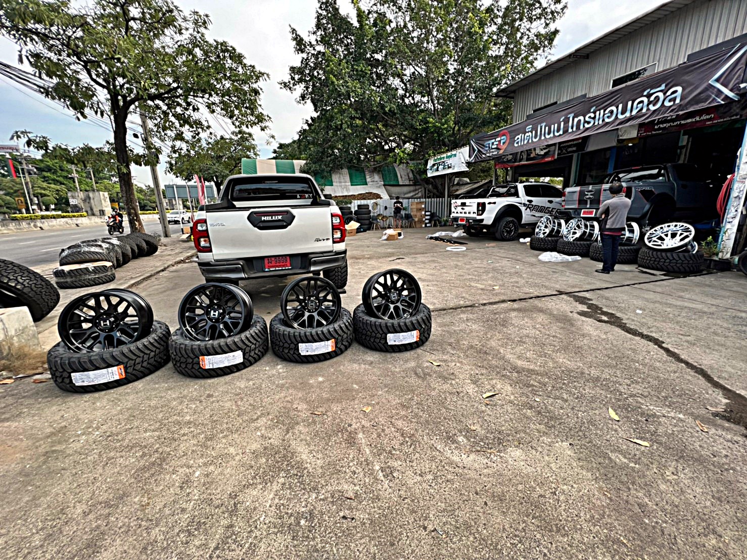 REVO ทรงเมกา ล้อ HOSTILE H120 ขอบ20 ช่วงล่าง PROFENDER