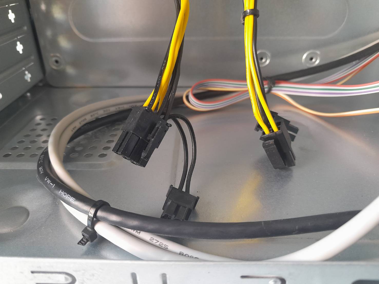 *มือ 2 สภาพใหม่ สวยครับ* เคสเปล่า + POWER GVIEW 550W