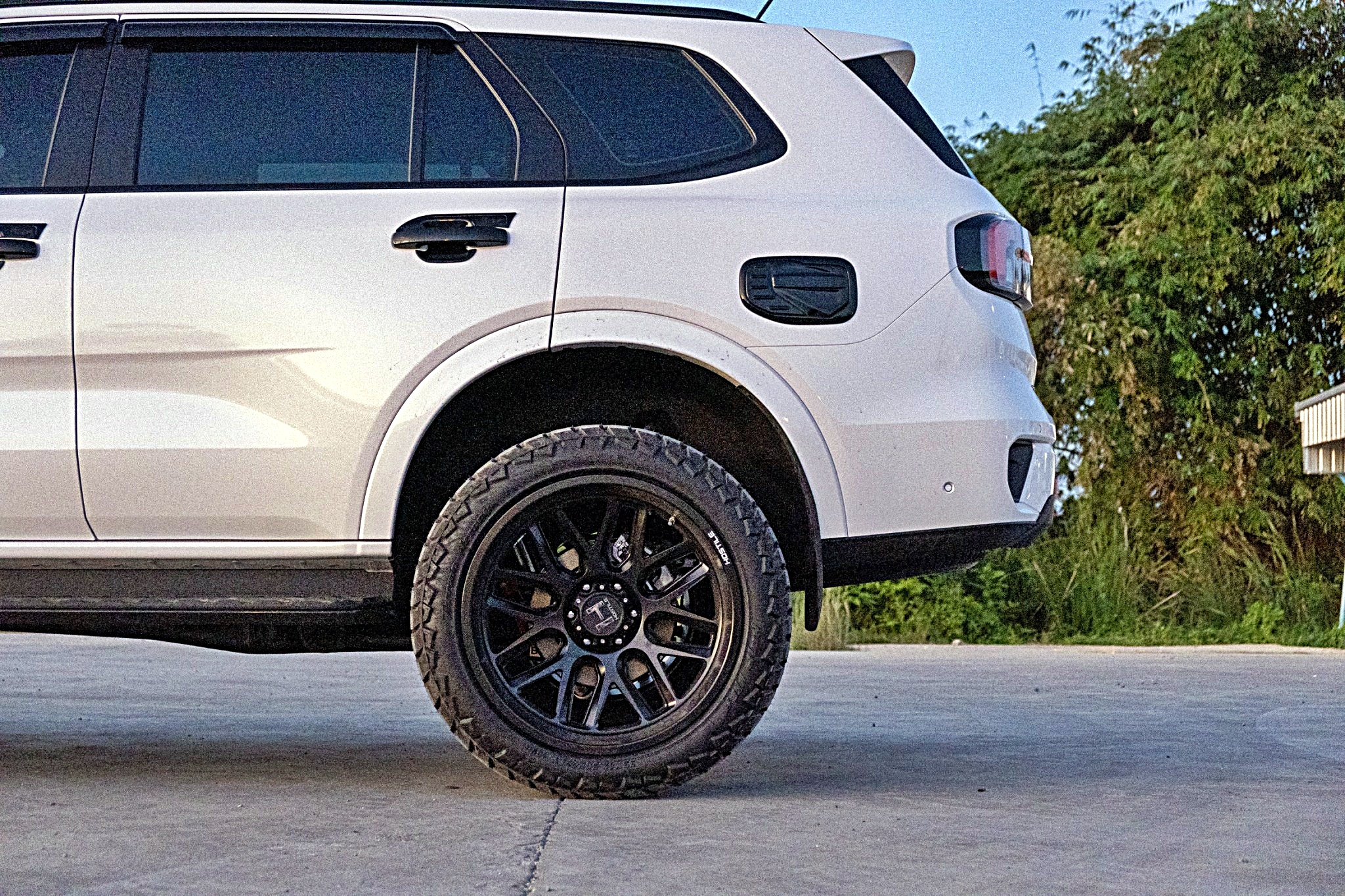 FORD EVEREST NEXTGEN ล้อแท้ HOSTILE H120 ขอบ22 ที่ STEP9