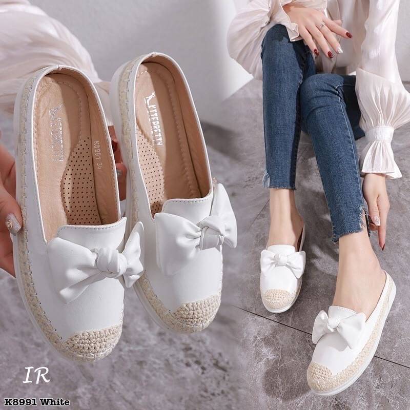 รองเท้าลำลองแต่งโบว์