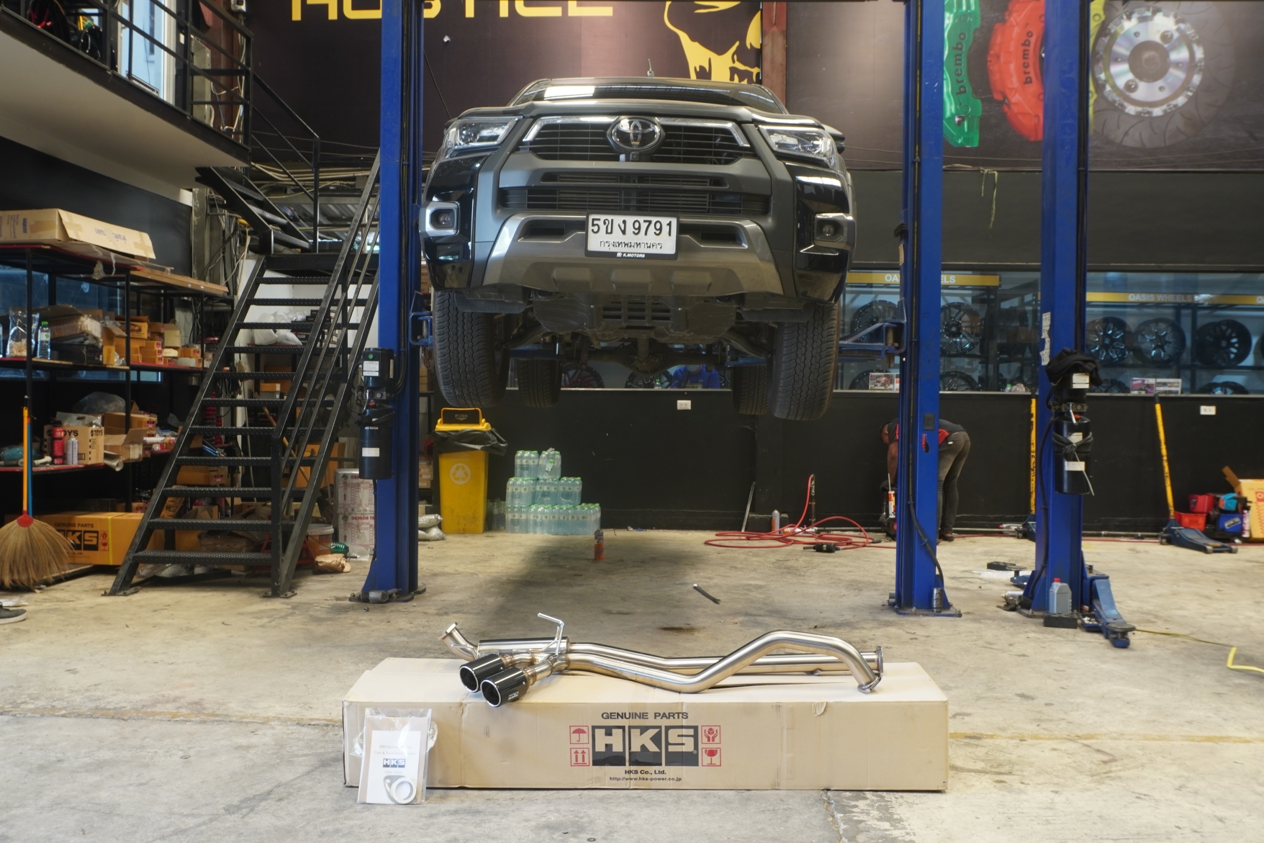 ท่อ HKS ปลายคู่ออกข้าง ใส่ REVO ของแท้ที่ STEP9