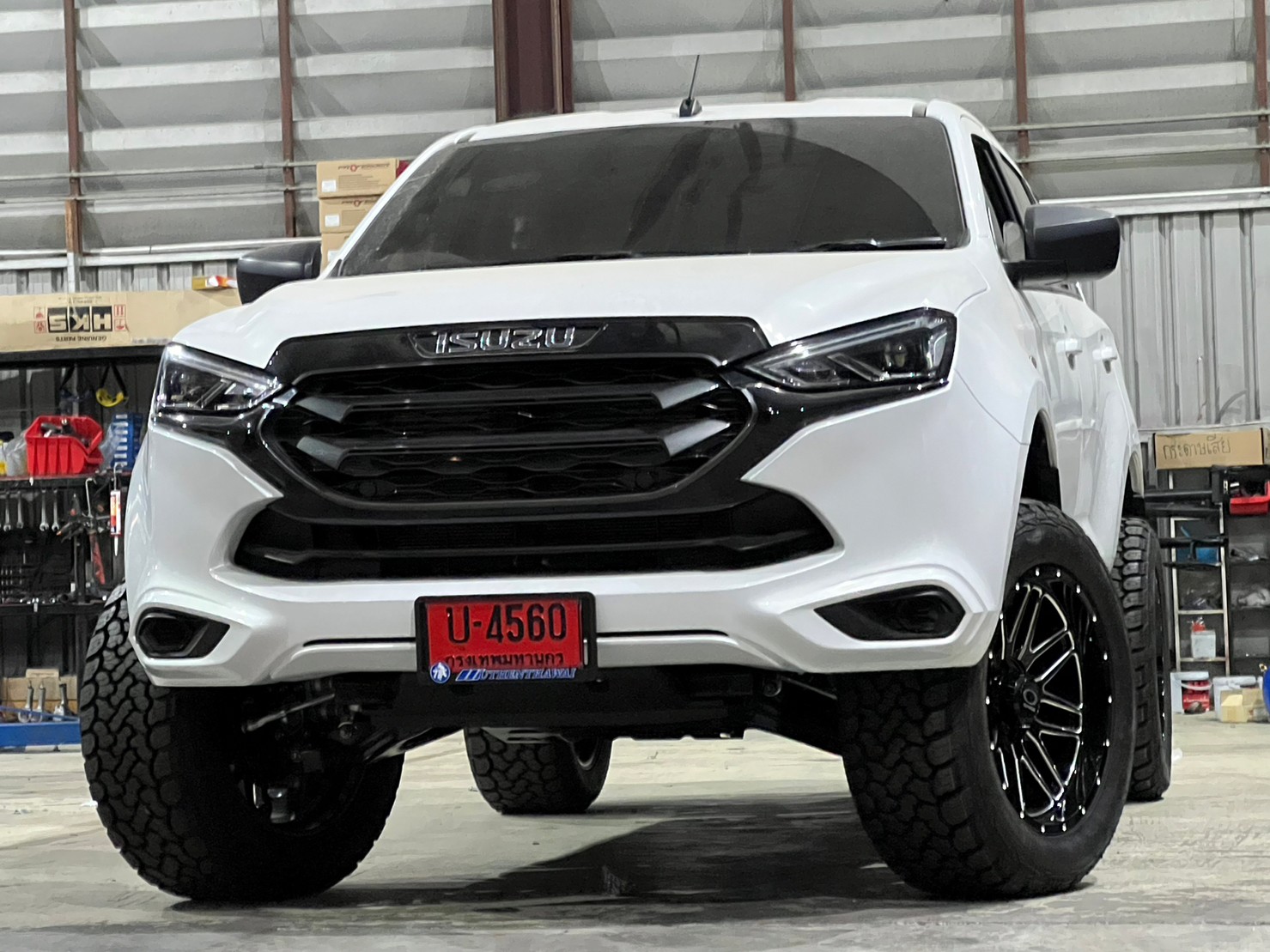 ISUZU MU-X แต่งทรงเมกาที่ STEP9