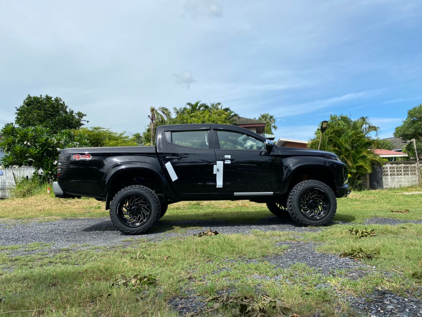 TRITON ป้ายแดงจัดทรงเมกาที่ STEP9