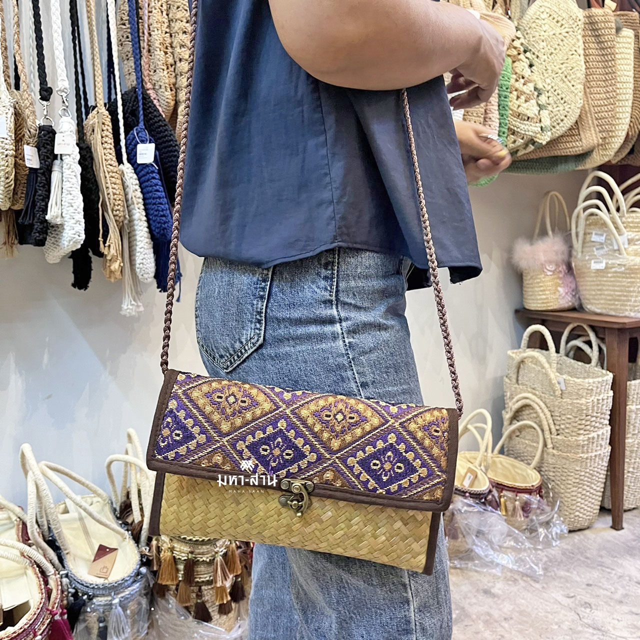 กระเป๋ากระจูด สะพายข้าง แต่งผ้าไทย คละสีทักแชท❣