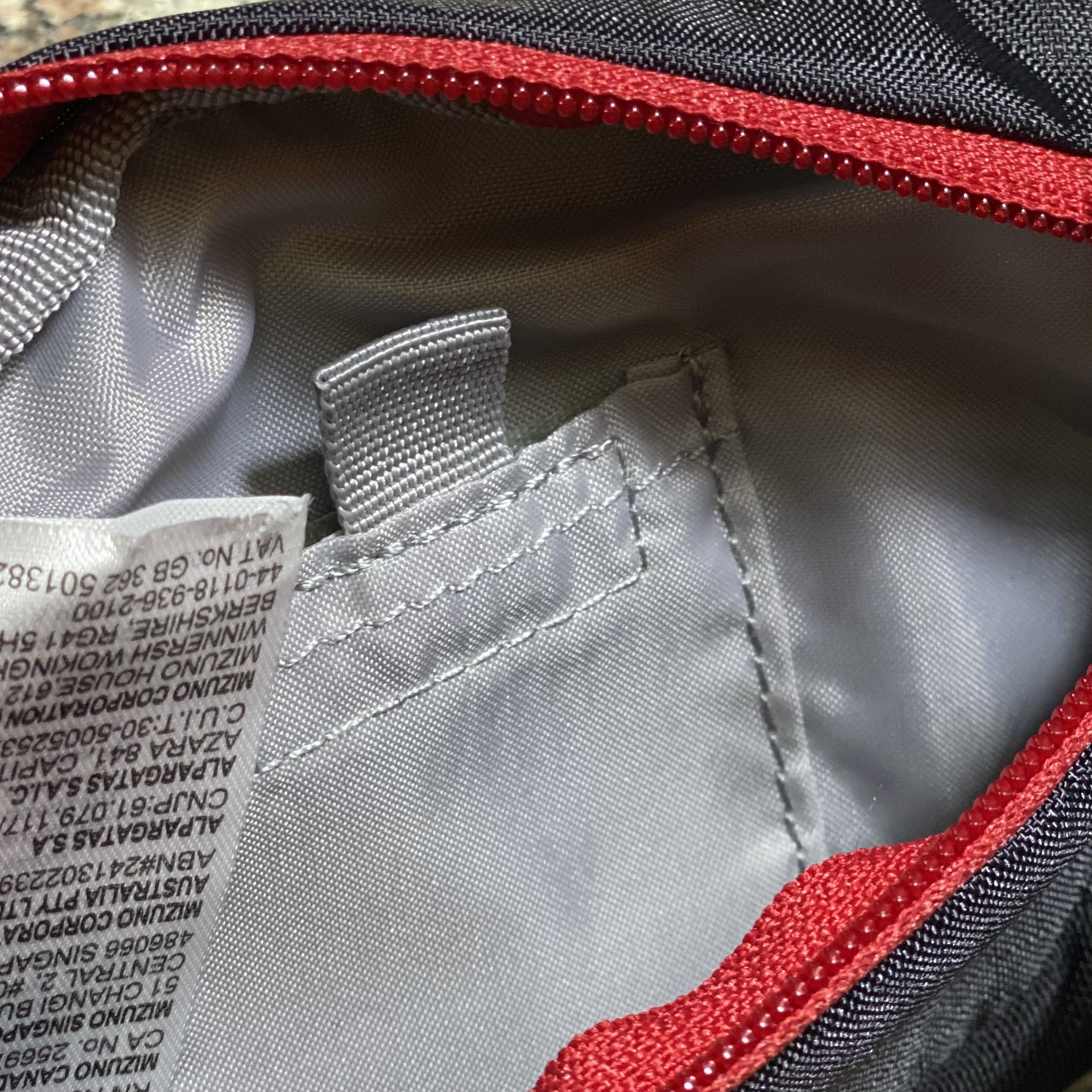กระเป๋าวิ่ง Mizuno Running Waist Pouch ‘BLACK/RED’