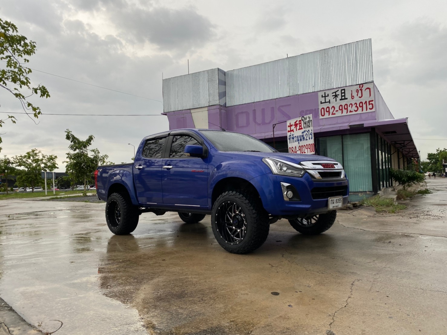 D-MAX มาจากสุพรรณบุรี จัดทรงเมกาที่ STEP9