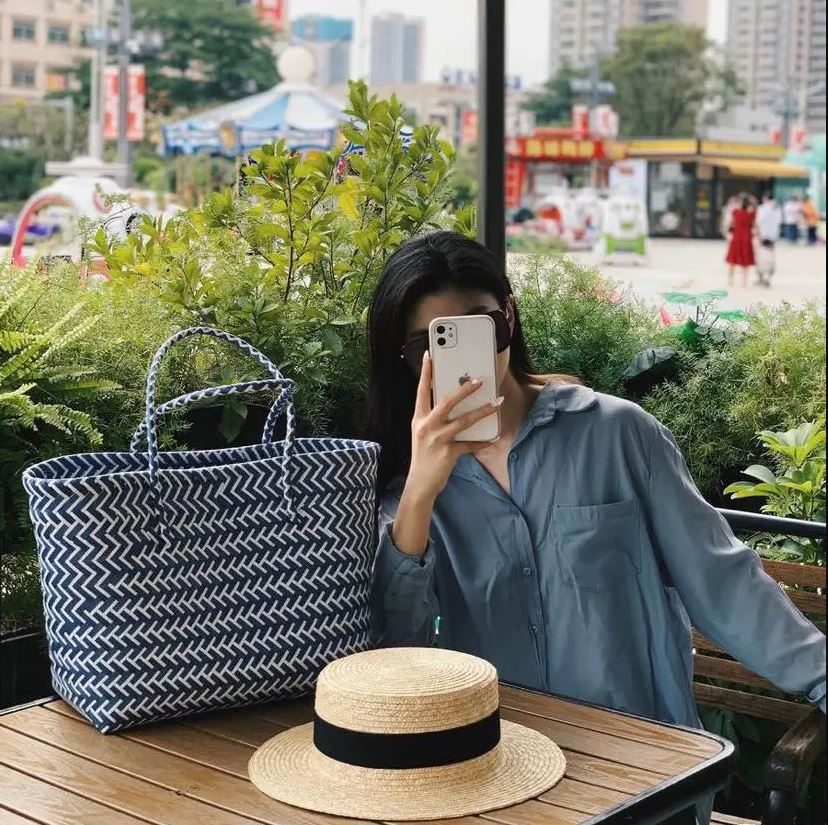 กระเป๋าสานพลาสติก ตะกร้าสานพลาสติก เกาหลี มินิมอล จุของได้เยอะ ใส่เอกสาร กันน้ำ💘