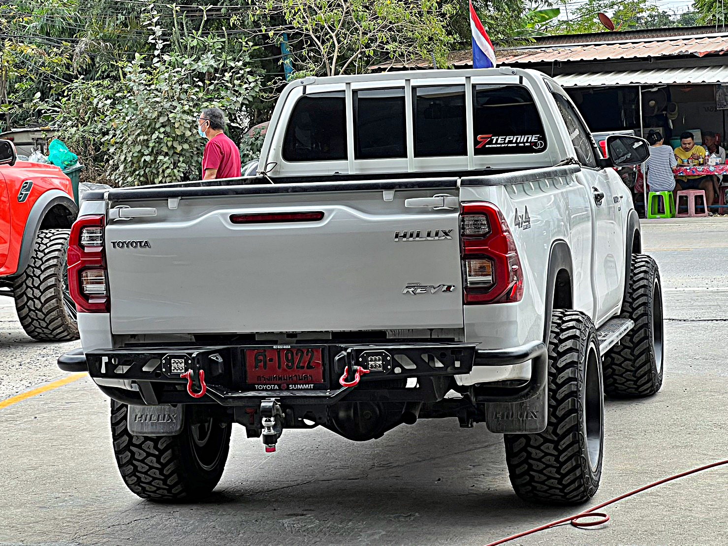 TOYOTA REVO แต่งทรงเมกาที่ STEP9